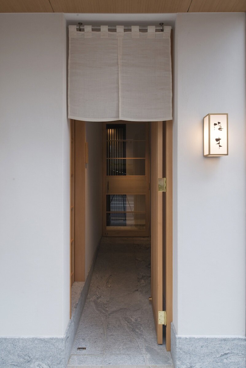 case-real-kaiboku-sushi-interior-design-fukuoka-japan-idreit-05.jpg