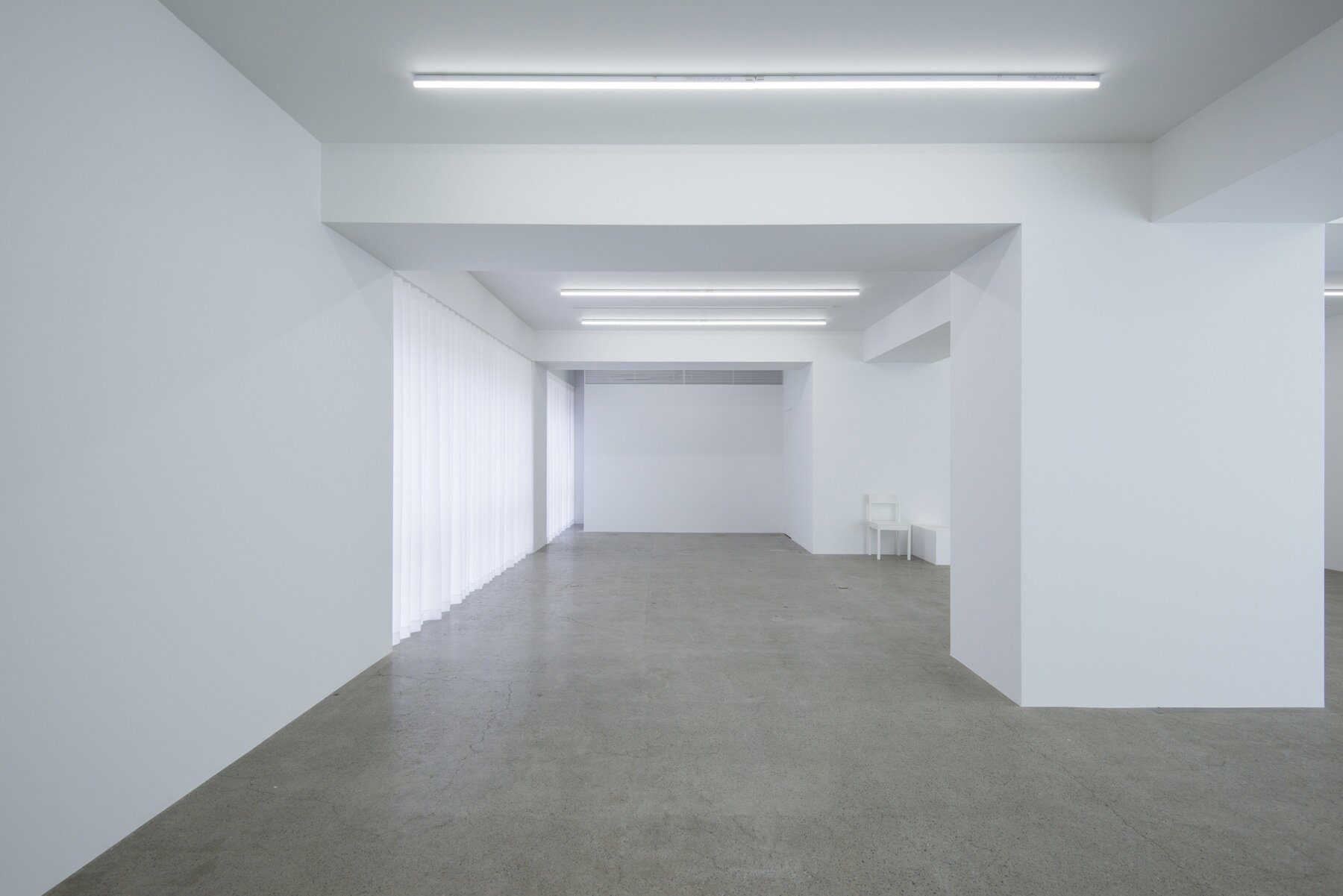 case-real-licht-art-gallery-interior-design-tokyo-japan-idreit-01.jpg