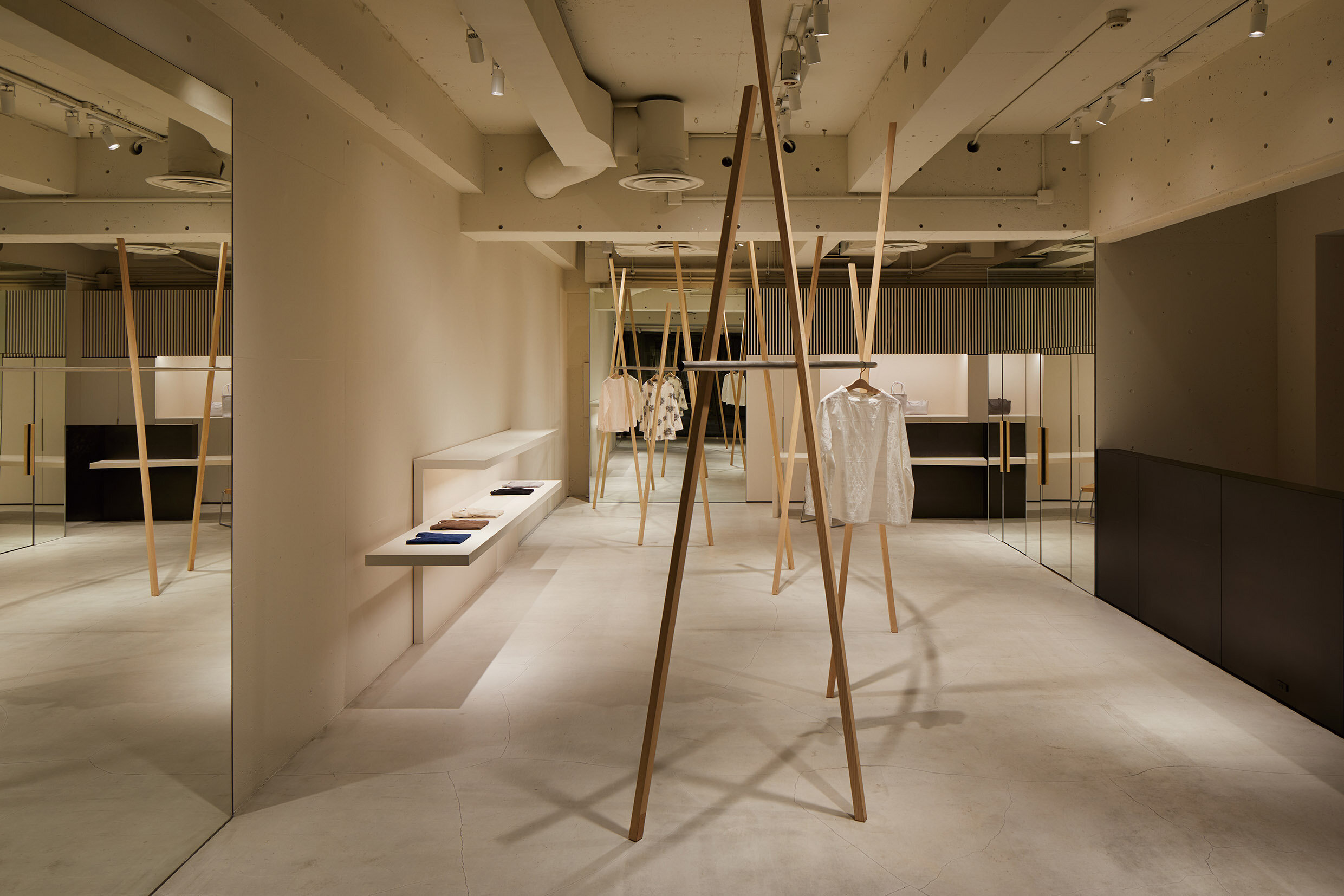 koizumi-studio-plantation-aoyama-fashion-store-interior-design-idreit-256_b-s.jpg