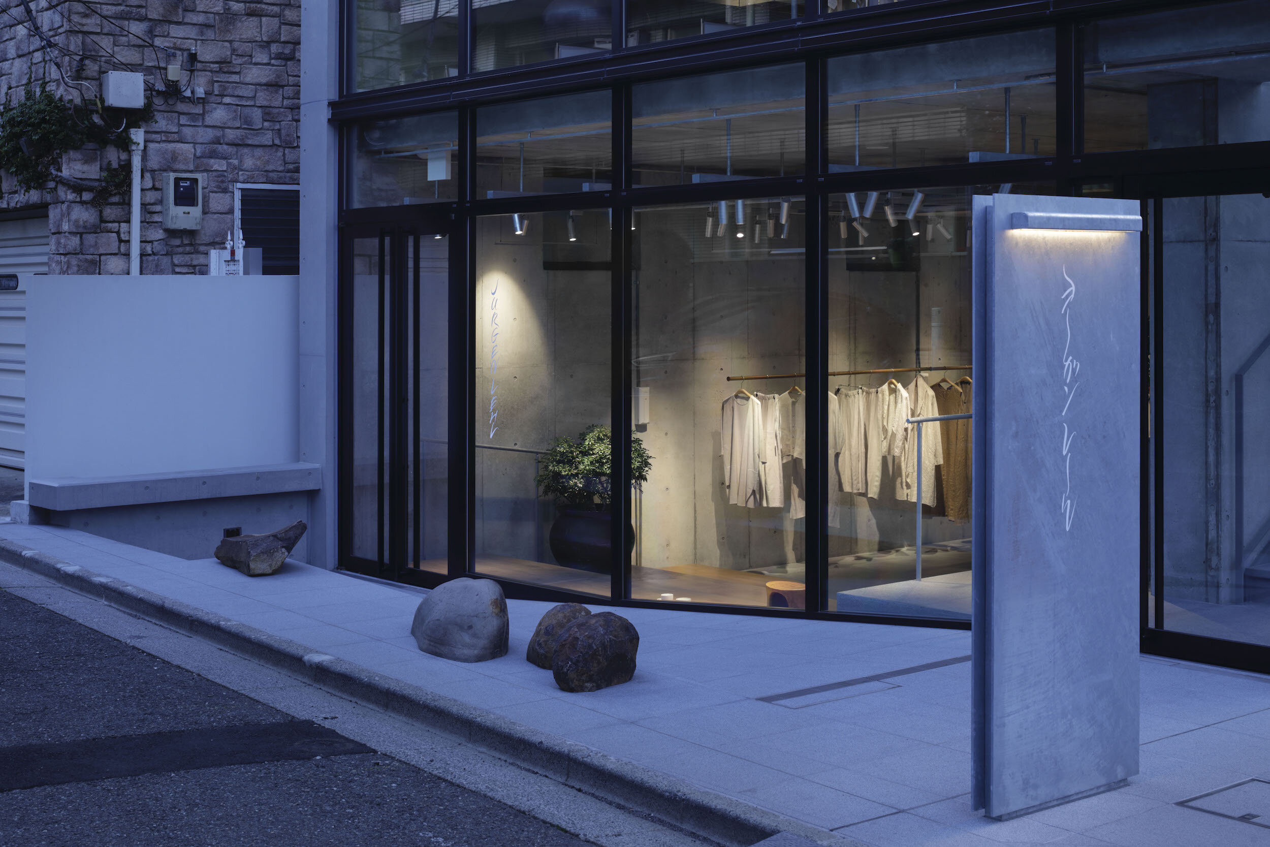case-real-jurgen-lehl-aoyama-fashion-store-interior-design-tokyo-japan-idreit-23.jpg