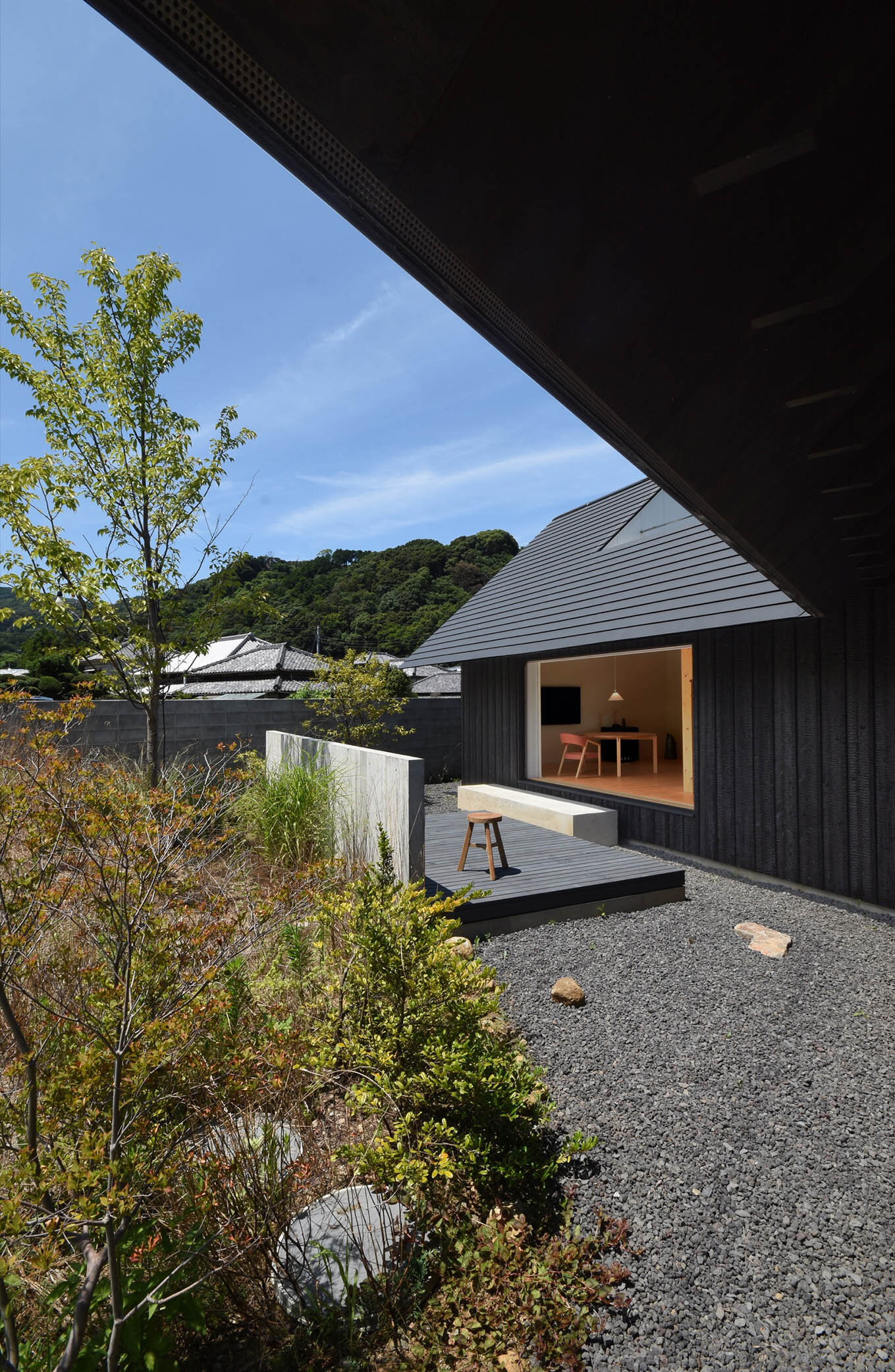 koizumi-studio-house-in-nishiura-interior-design-magazine-idreit-464-1-ks.jpg