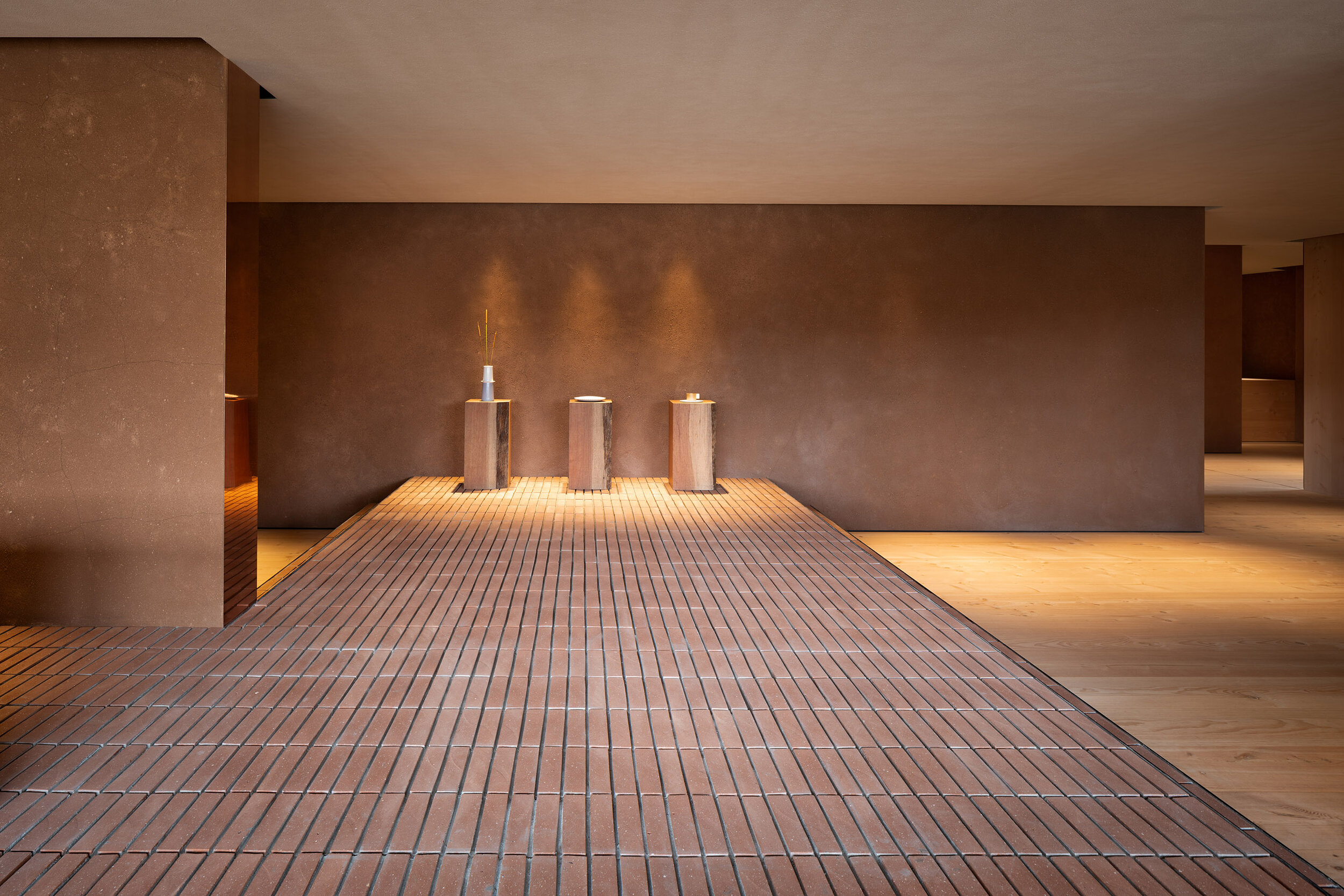  Teruhiro Yanagihara Studio has used custom-made bricks for 1616/arita japan showroom in Arita, Japan. 