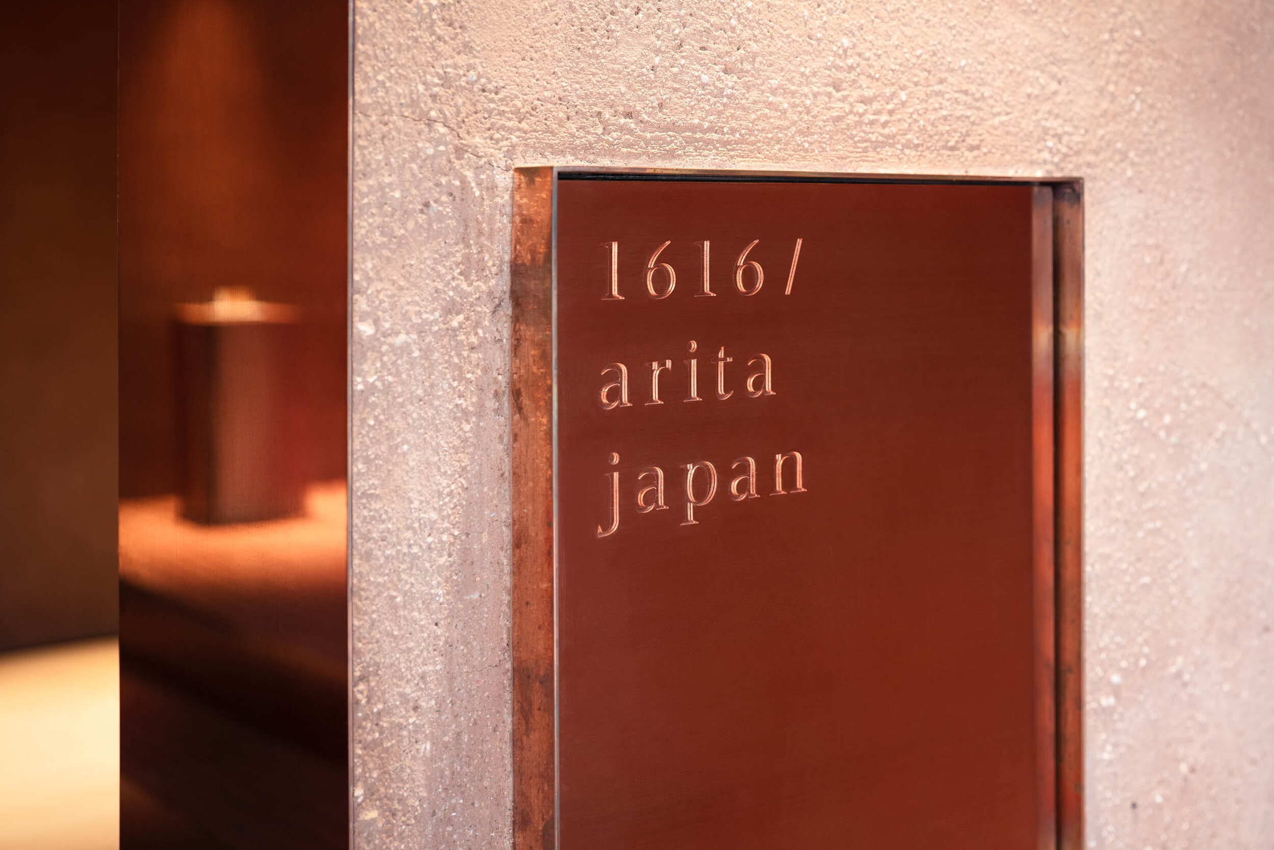  Teruhiro Yanagihara Studio installed copper signage plate for 1616/arita japan showroom in Arita, Japan. 
