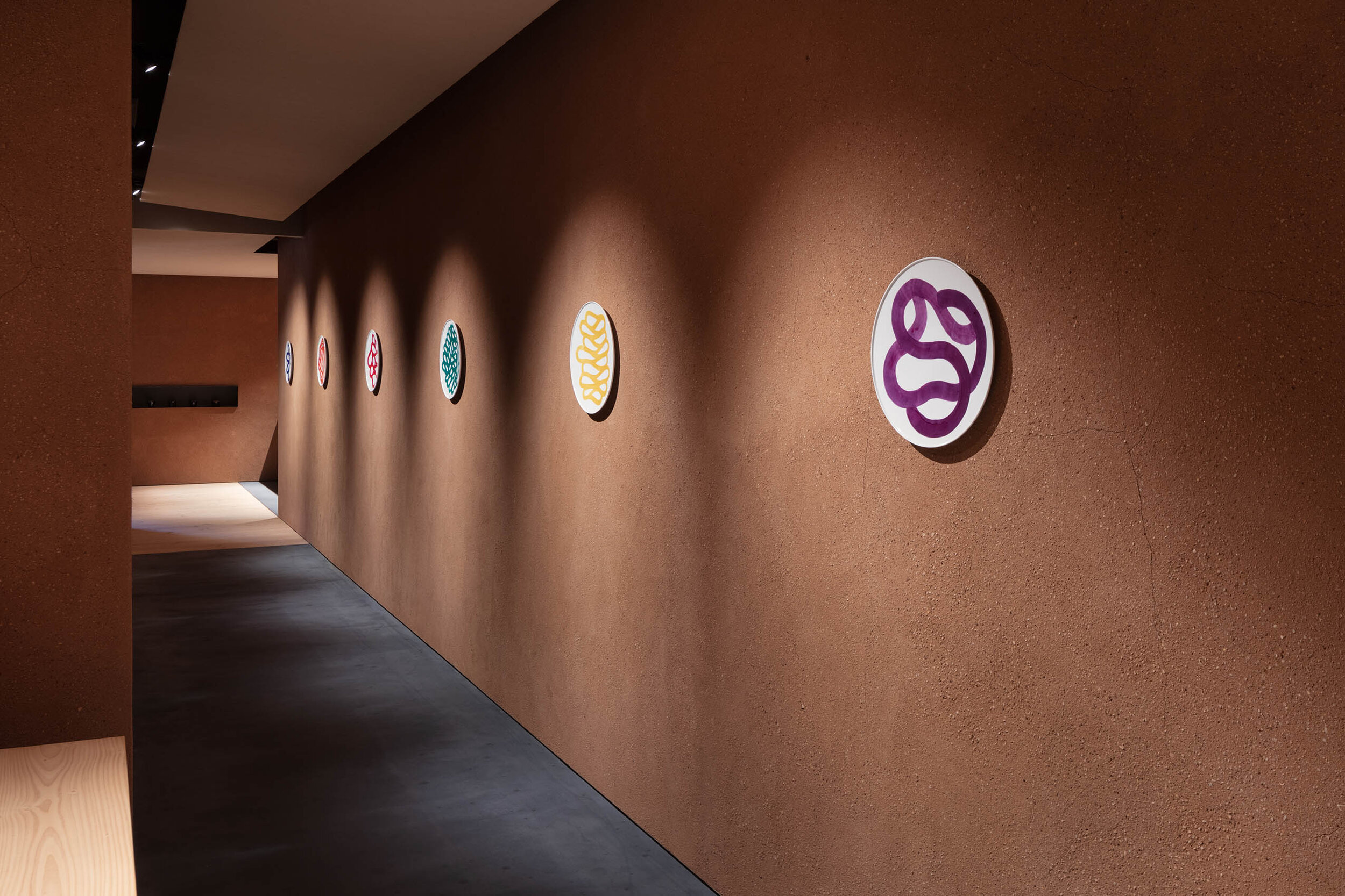 Teruhiro Yanagihara Studio has designed a beautiful corridor for 1616/arita japan showroom in Arita, Japan. 