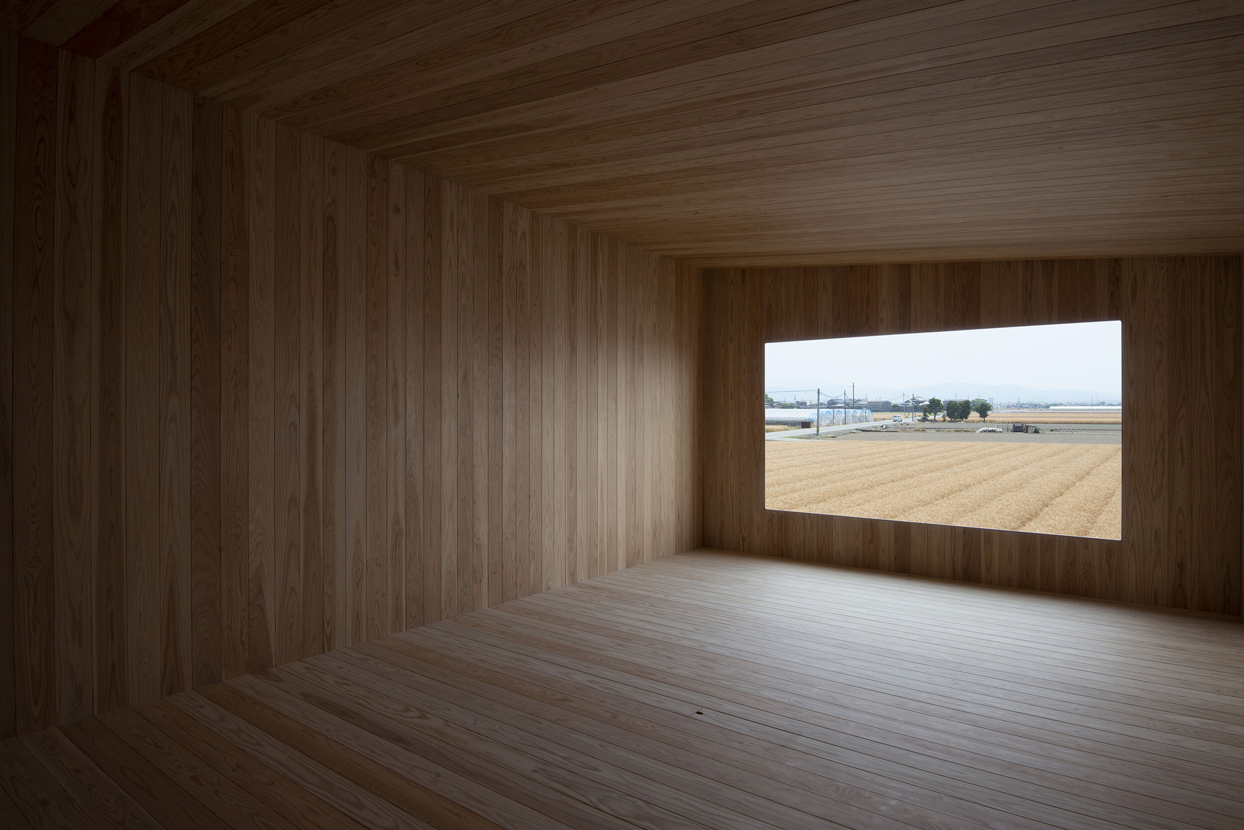  Toru Shimokawa Architects has designed a private gallery NACA GALLERY with cedar wood for the floor, wall, and ceiling. 