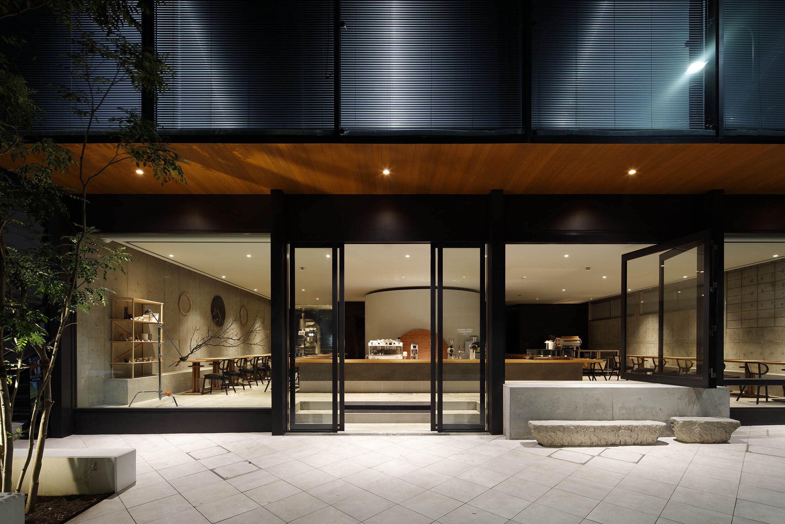 yusuke-seki-studio-ogawa-coffee-laboratory-interior-design-magazine-idreit-03.jpg