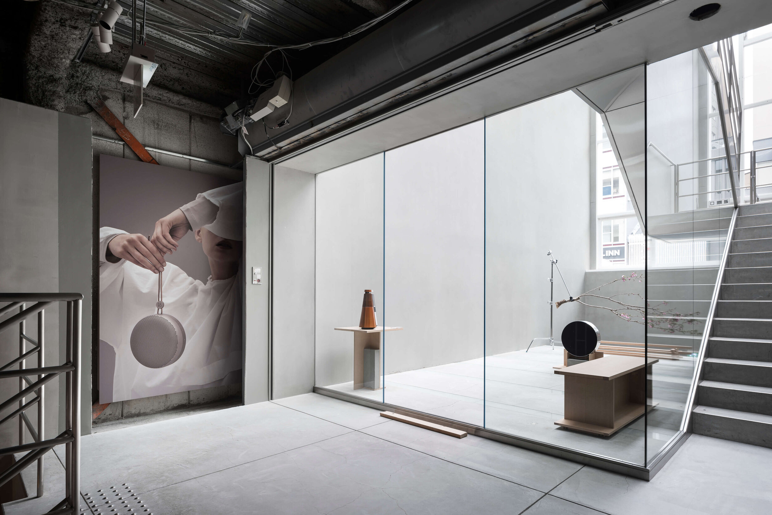  Yusuke Seki Studio has designed Bang &amp; Olufsen Pop-up Store Kyoto with detailed fixtures.  
