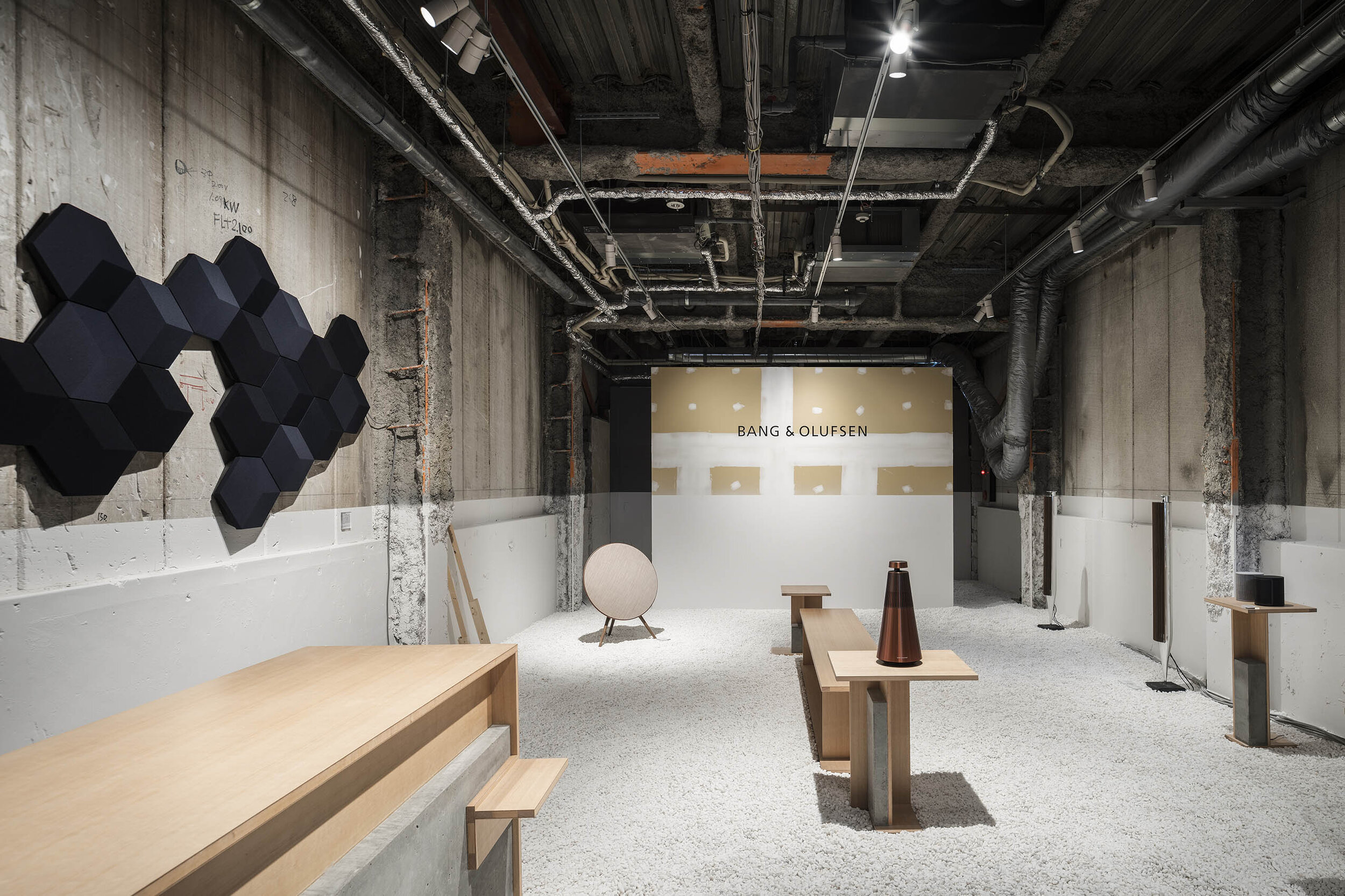  A display tables of Bang &amp; Olufsen Pop-up Store Kyoto designed by Yusuke Seki Studio 