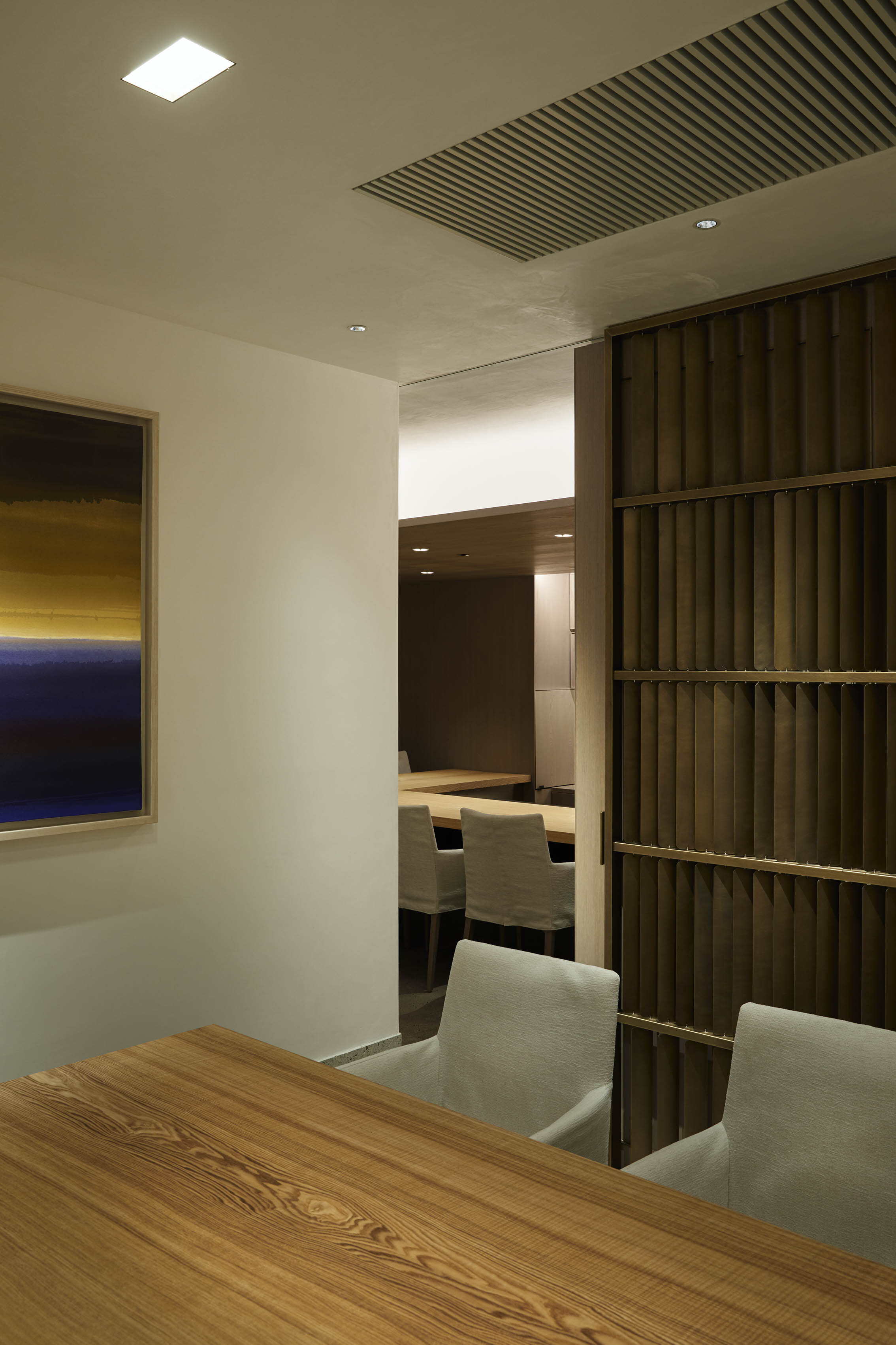 Tokyo-based interior designer Atsuko Oku/Plastac has designed a Japanese restaurant GINZA KUKI in a minimalist style.  