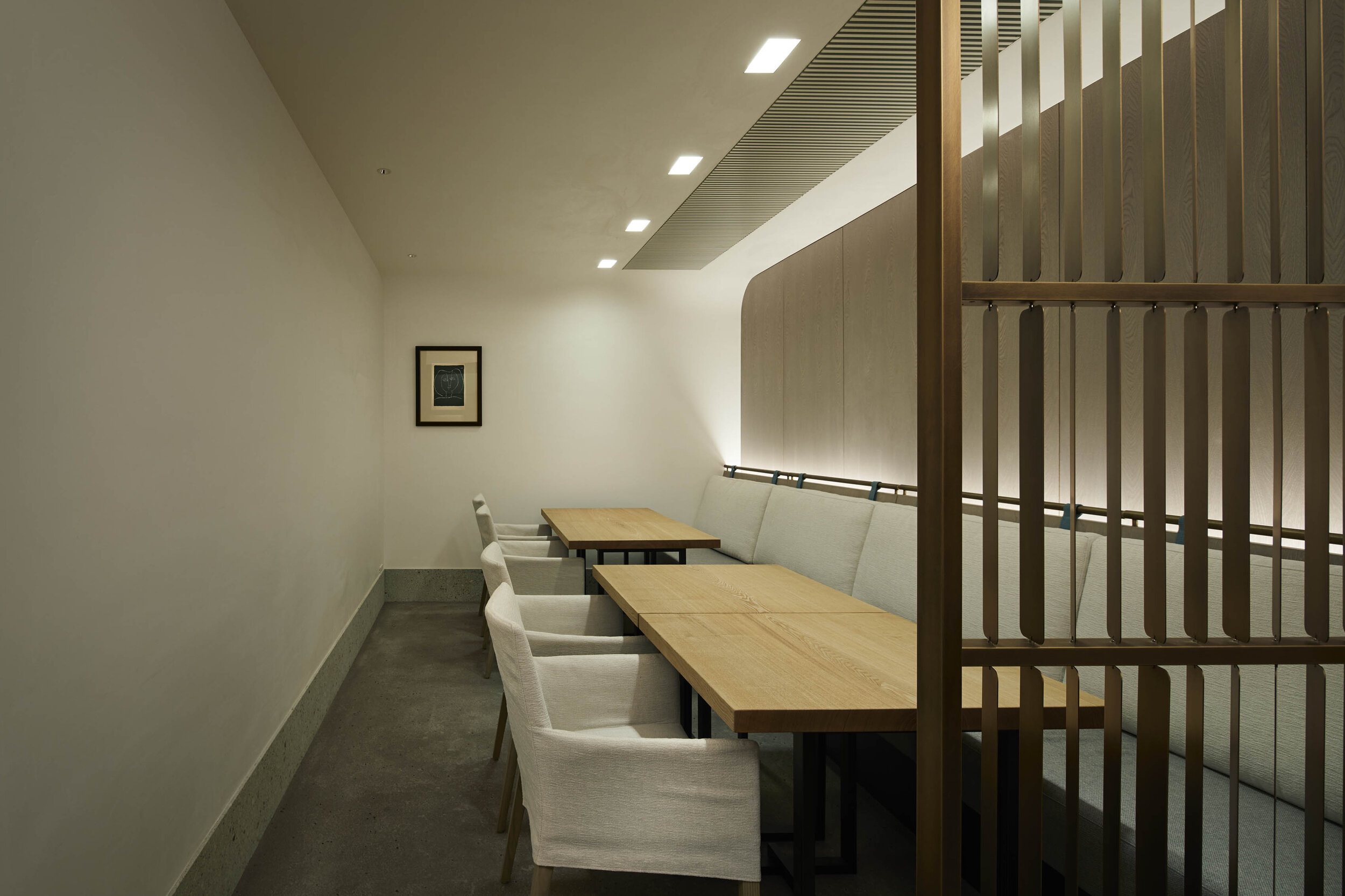  Atsuko Oku/Plastac has designed a Japanese restaurant GINZA KUKI in Tokyo in a minimalist style in Tokyo, Japan. 