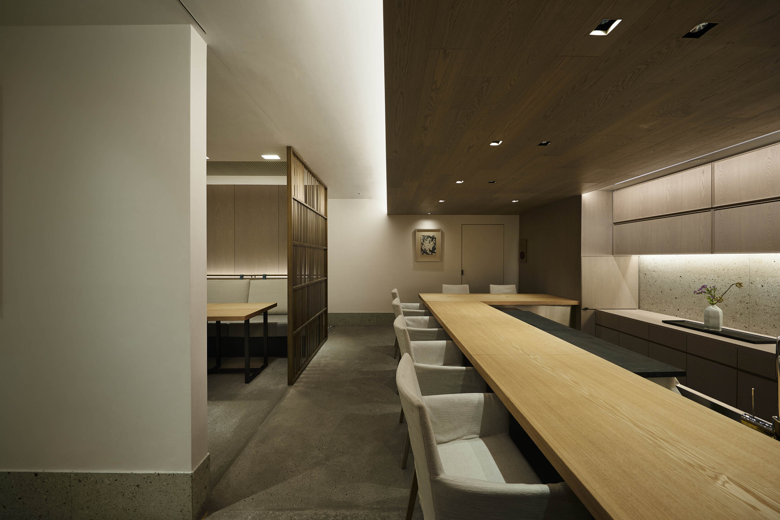  A detail of counter seating. Tokyo-based design studio Plastac has designed a Japanese restaurant GINZA KUKI in Tokyo in a minimalist style. 