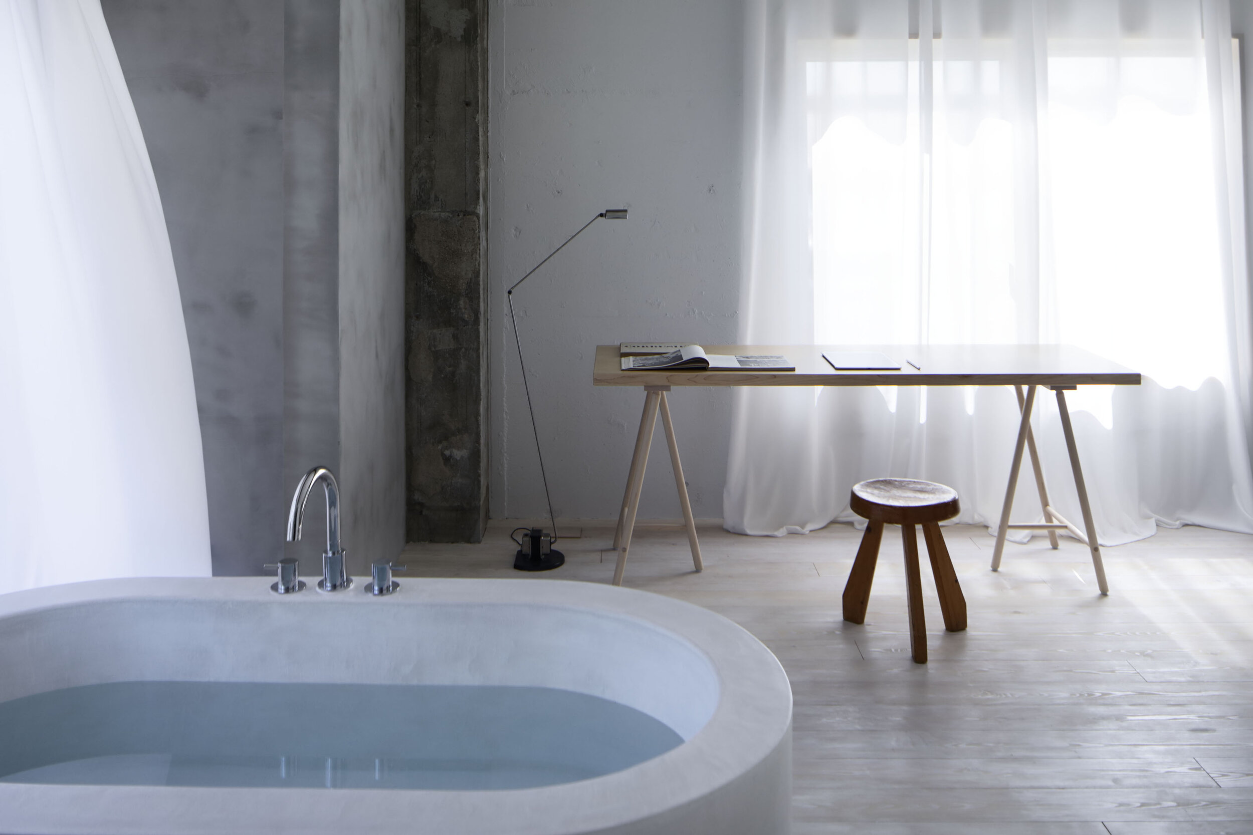  The stunning bathroom of ISLAND LIVING designed by Hiroyuki Ogura/DRAWERS. 