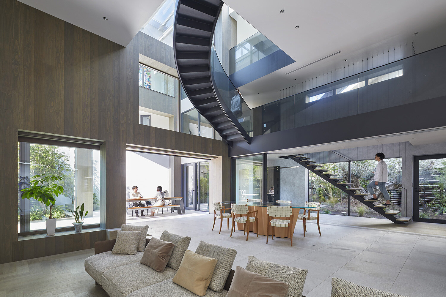  Japanese architecture design studio SINATO led by Chikara Ono has designed a residence ‘Shoto S‘ in Tokyo. An interior design of the residence.  