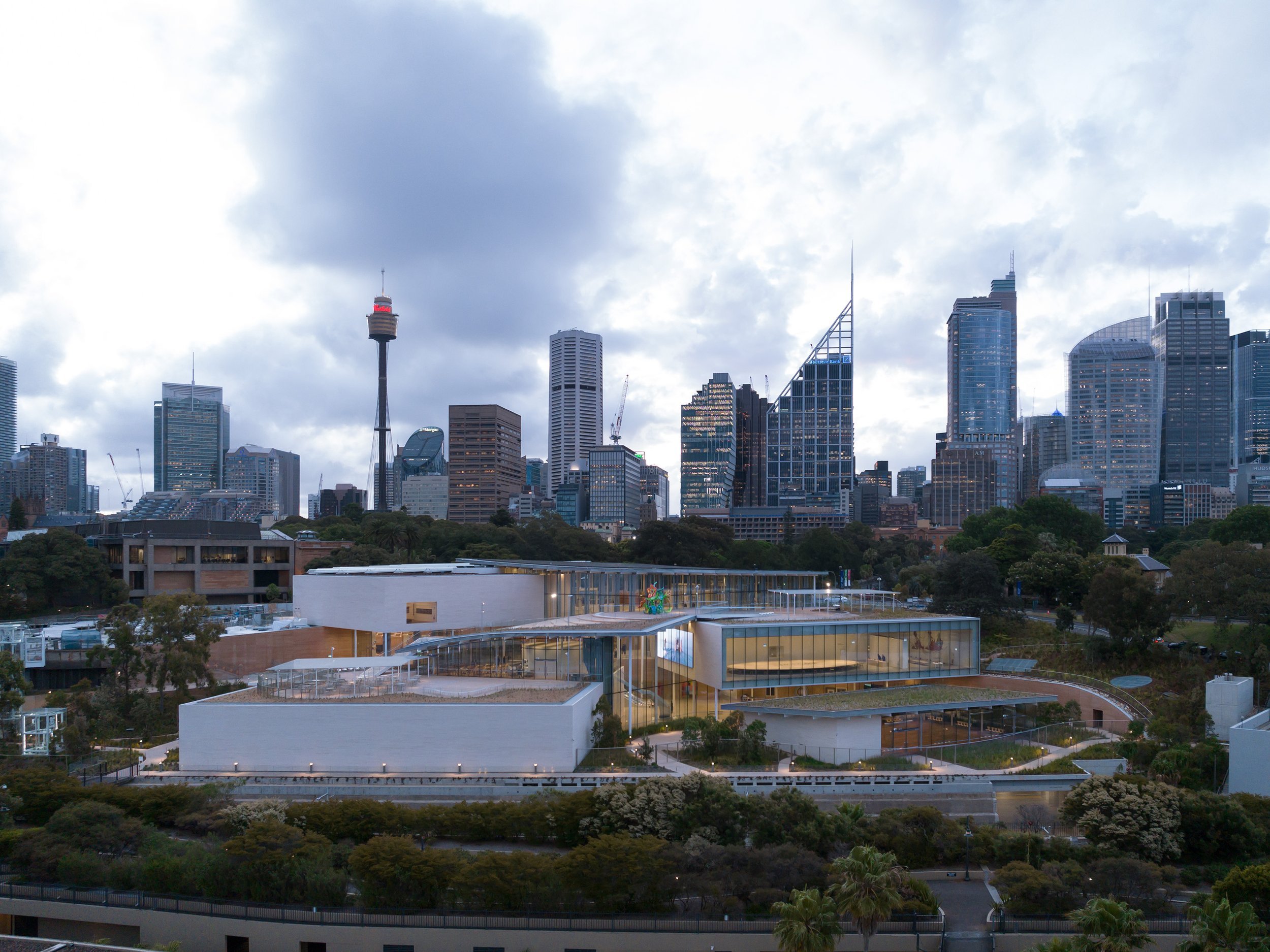 妹島和世と西沢立衛のSANAAがオーストラリアのシドニーで手掛けた Art Gallery of New South Wales（ニューサウスウェールズ州立美術館） Sydney Modern Project の全景 