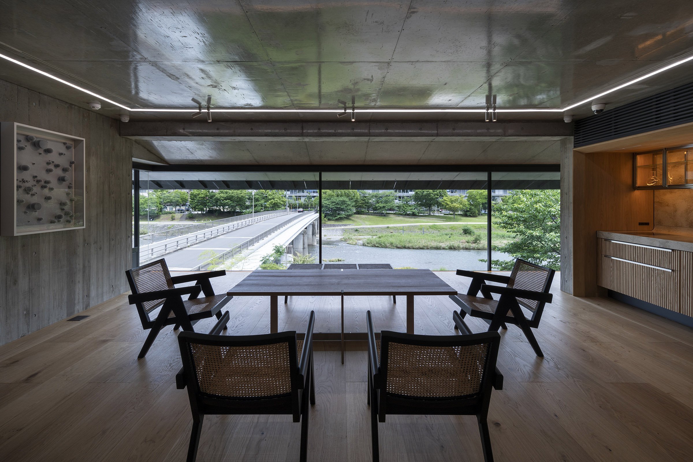  森井良幸率いるcafe co.がデザインしたkōjin KYOTO。2階の談話室 