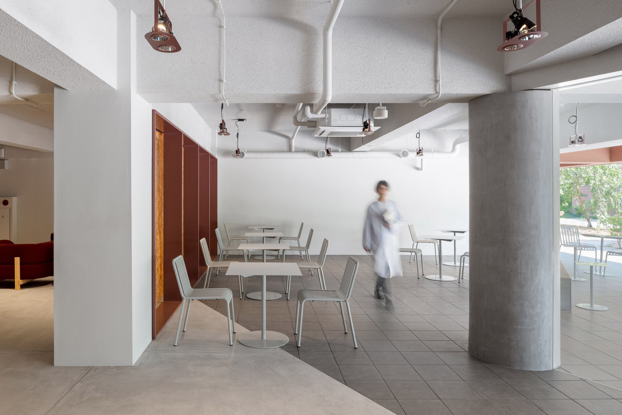  REIICHI IKEDA DESIGNの池田励一がインテリアデザインを手掛けた日本新薬のオフィス「KOKU」   