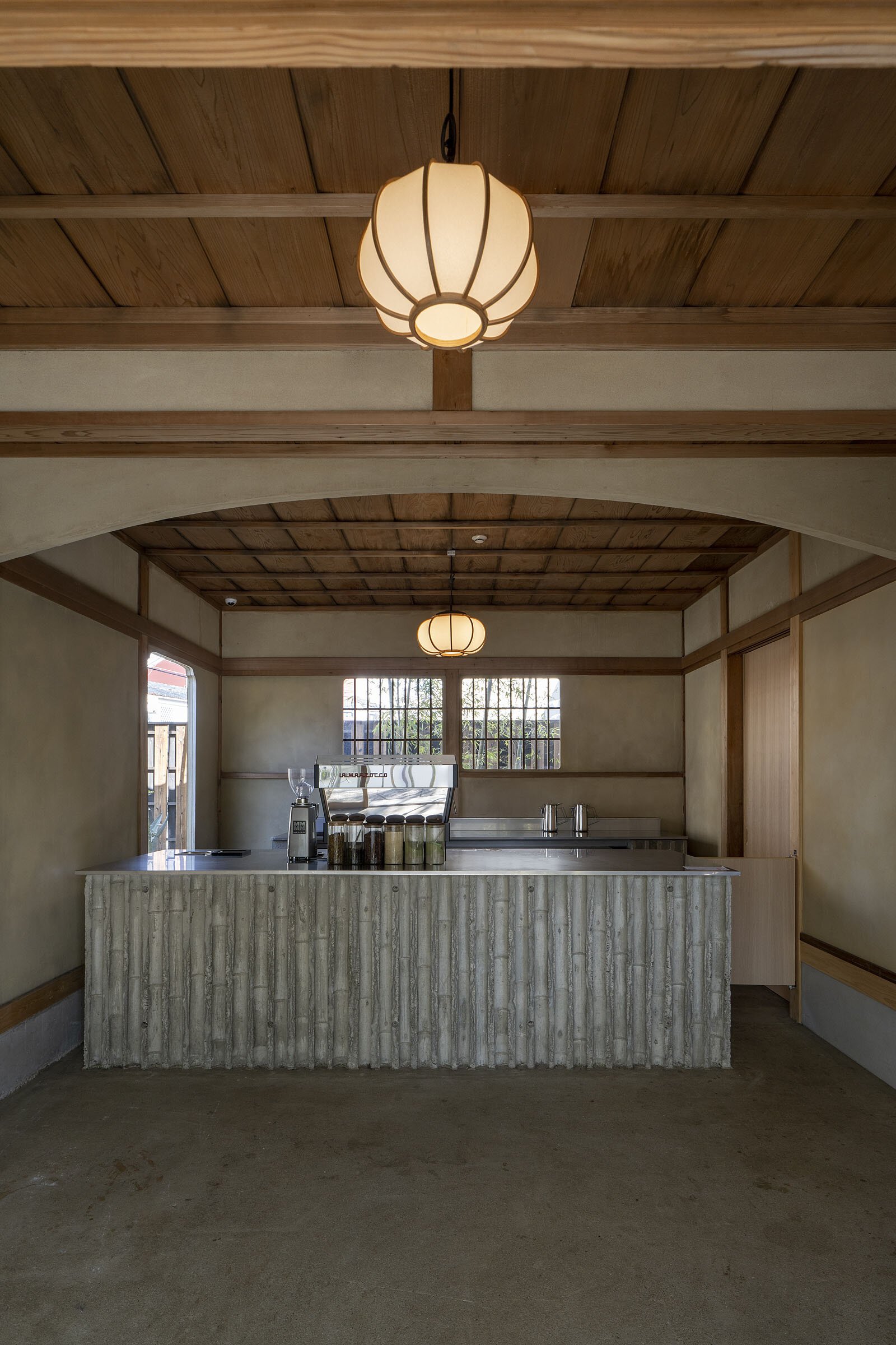  cafe co.の森井良幸がデザインしたスノーピークランドステーション京都嵐山のカフェカウンター 