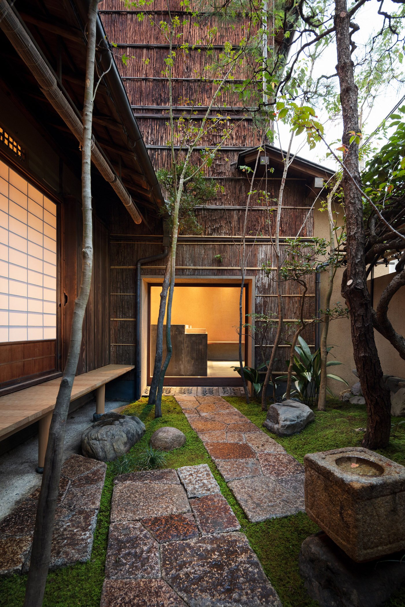  柳原照弘 Teruhiro Yanagihara Studioがインテリアデザインを手掛けた京都の尾張屋本店 菓子処の山草庭園 