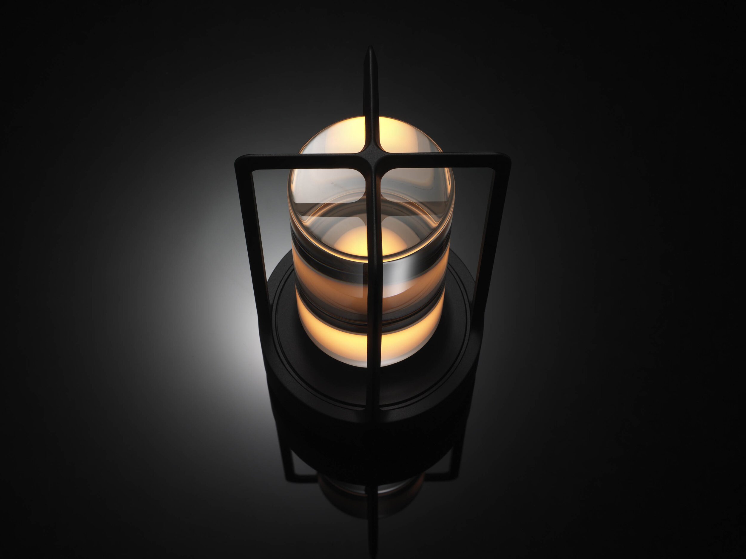  Nao Tamura 田村奈穂がデザインを手掛けた、アンビエンテックの照明器具「TURN+（ターンプラス）」のディテール 