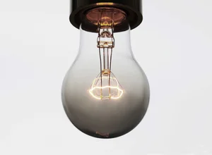 NEW LIGHT POTTERYによるオリジナルの白熱電球「FILAMENT」 — IDREIT  
