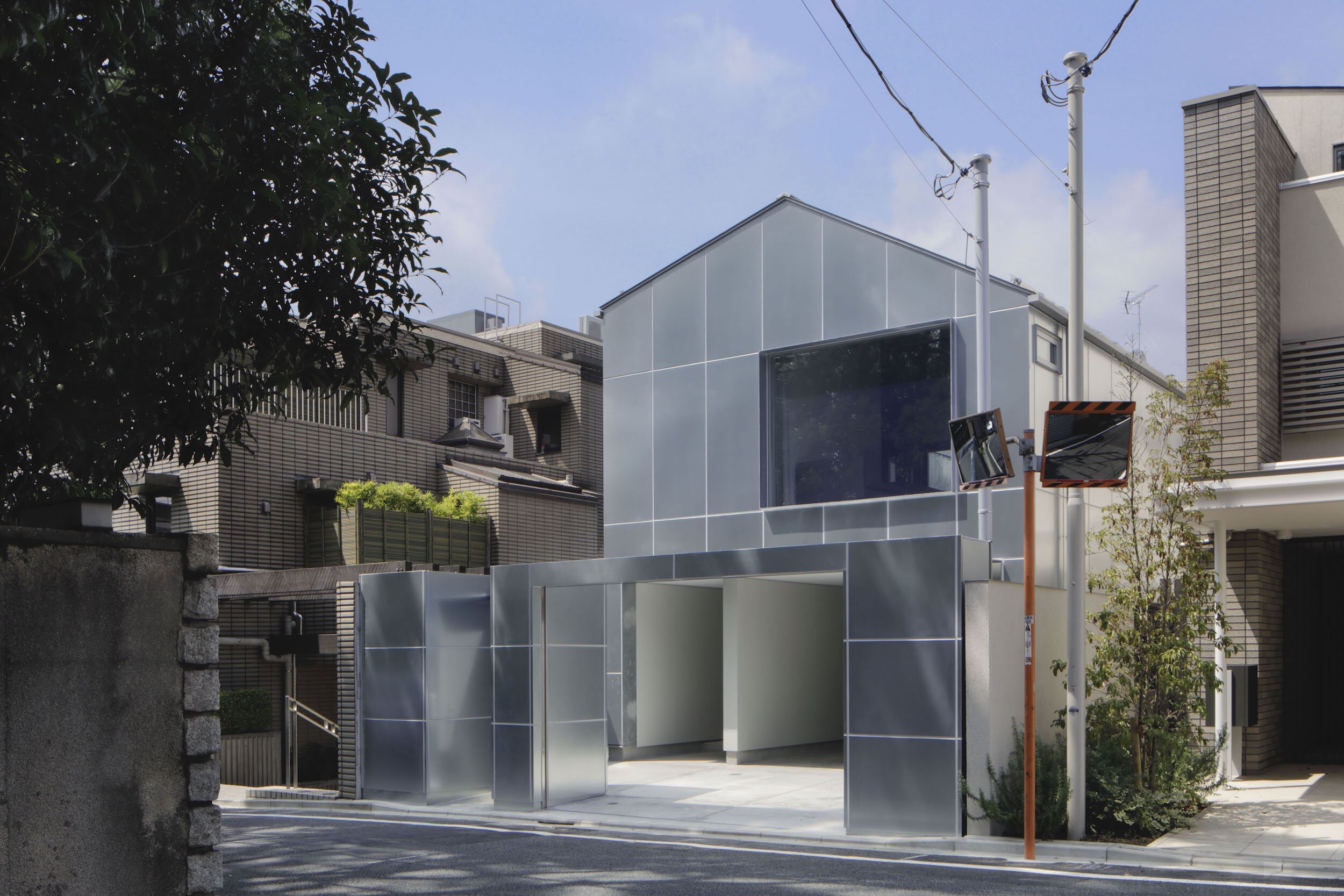  CASE-REAL（ケース・リアル）の二俣公一がデザインした住宅「東五反田の家」の全景 