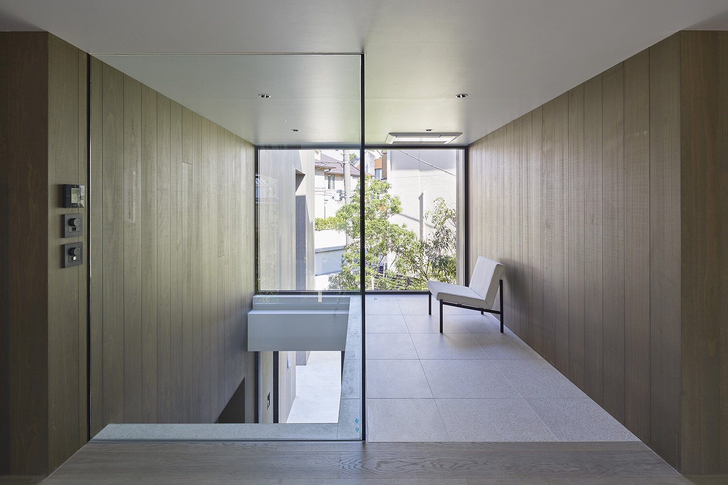  建築家 sinatoシナトの大野力が設計した住宅Shoto S。2階のインテリアデザイン 