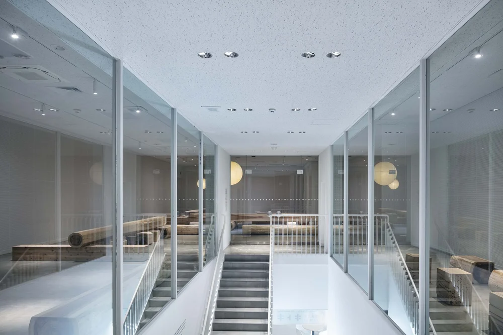 トラフ建築設計事務所がデザインを手掛けた「丸太広場 KI TO KI」 — IDREIT® | interior design magazine