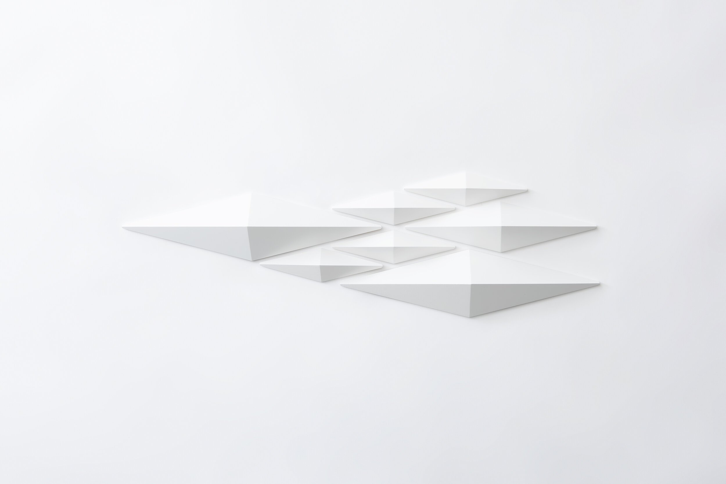 fil-wall-adornment-white-interior-design-magazine-idreit-325.jpg