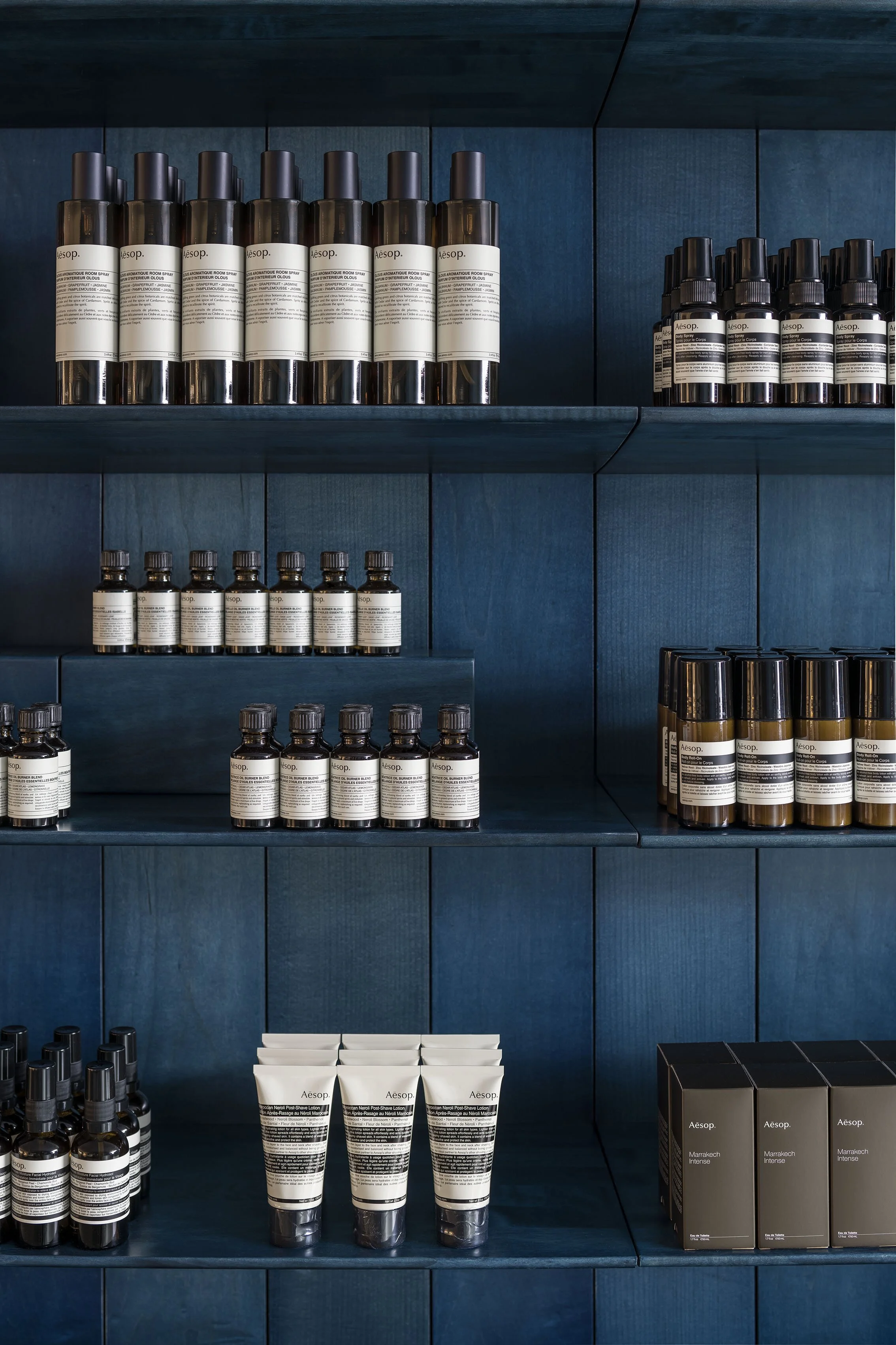 トラフ建築設計事務所がデザインを手掛けた「Aēsop」のニュウマン横浜店 — IDREIT® | interior design magazine