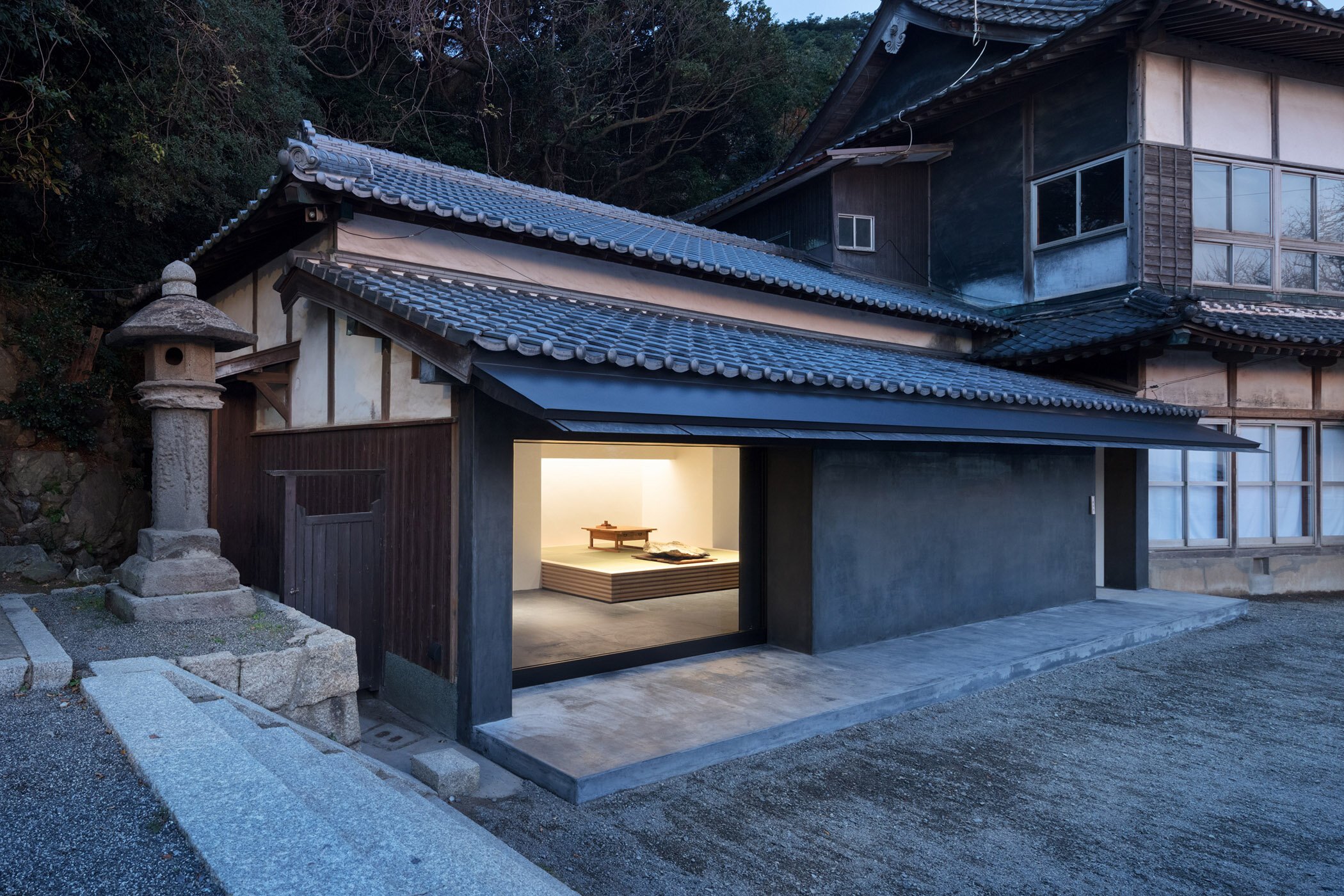 about-tadahiro-butsugan-mekari-jinja-shrine-interior-design-magazine-idreit-017.jpg