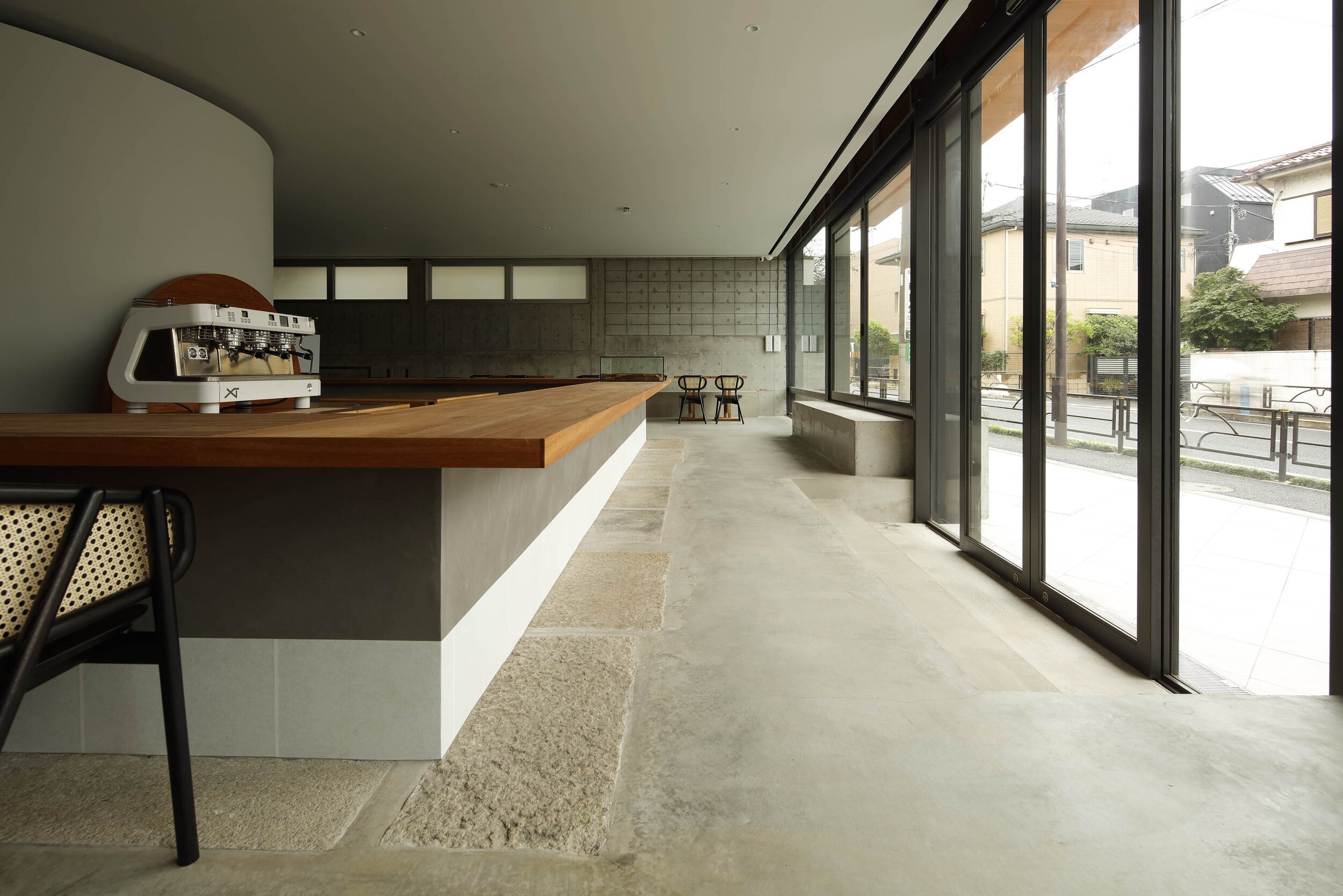  Yusuke Seki Studioの関祐介がデザインしたカフェOgawa Coffee Laboratoryのエントランスまわり 