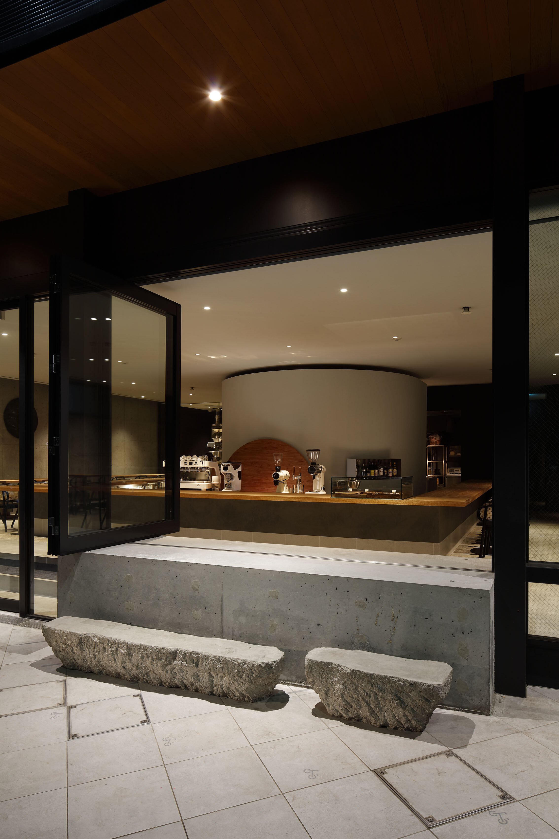  Yusuke Seki Studioの関祐介がデザインしたカフェOgawa Coffee Laboratoryの外観 