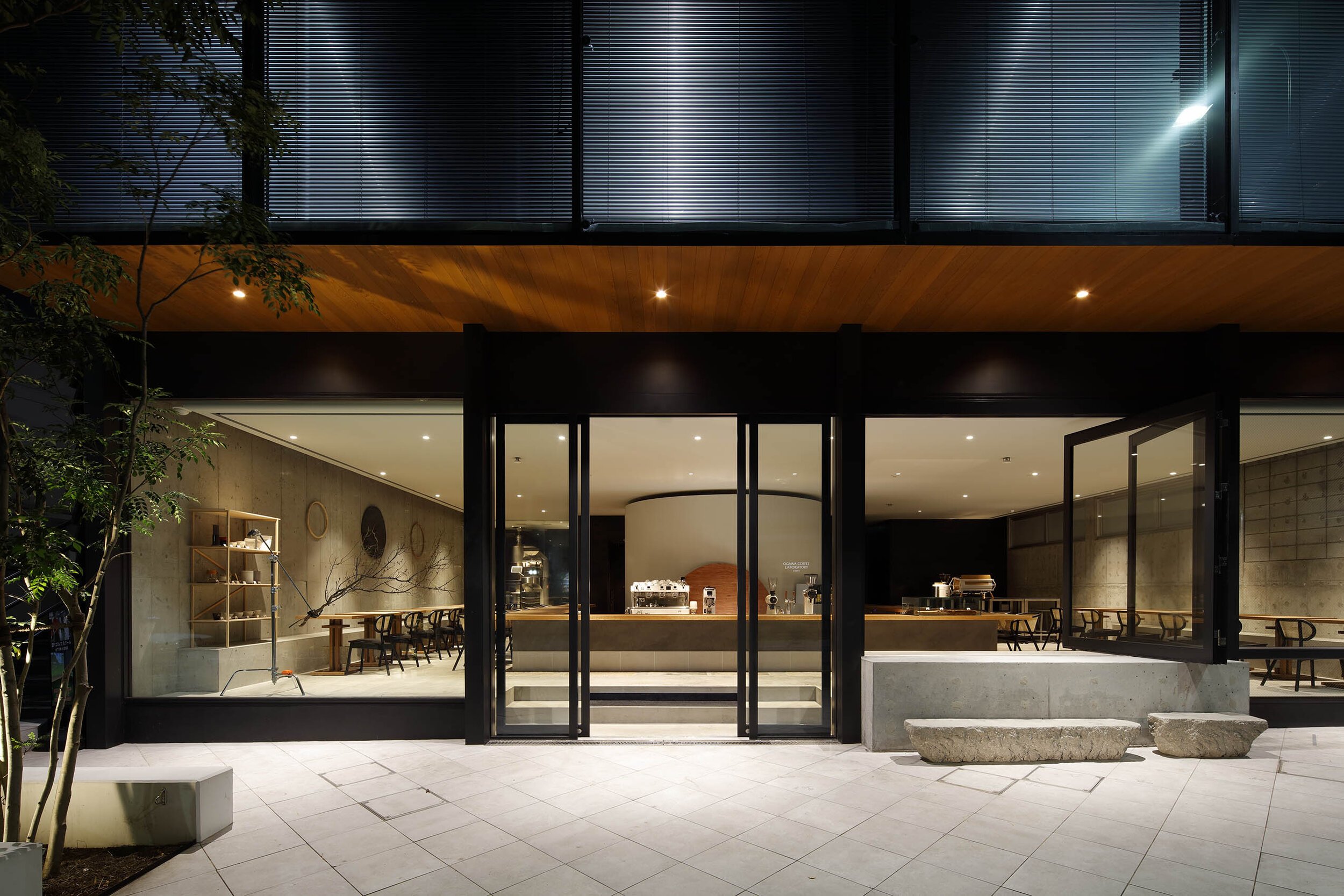  Yusuke Seki Studioの関祐介がデザインしたカフェOgawa Coffee Laboratoryの外観全景 