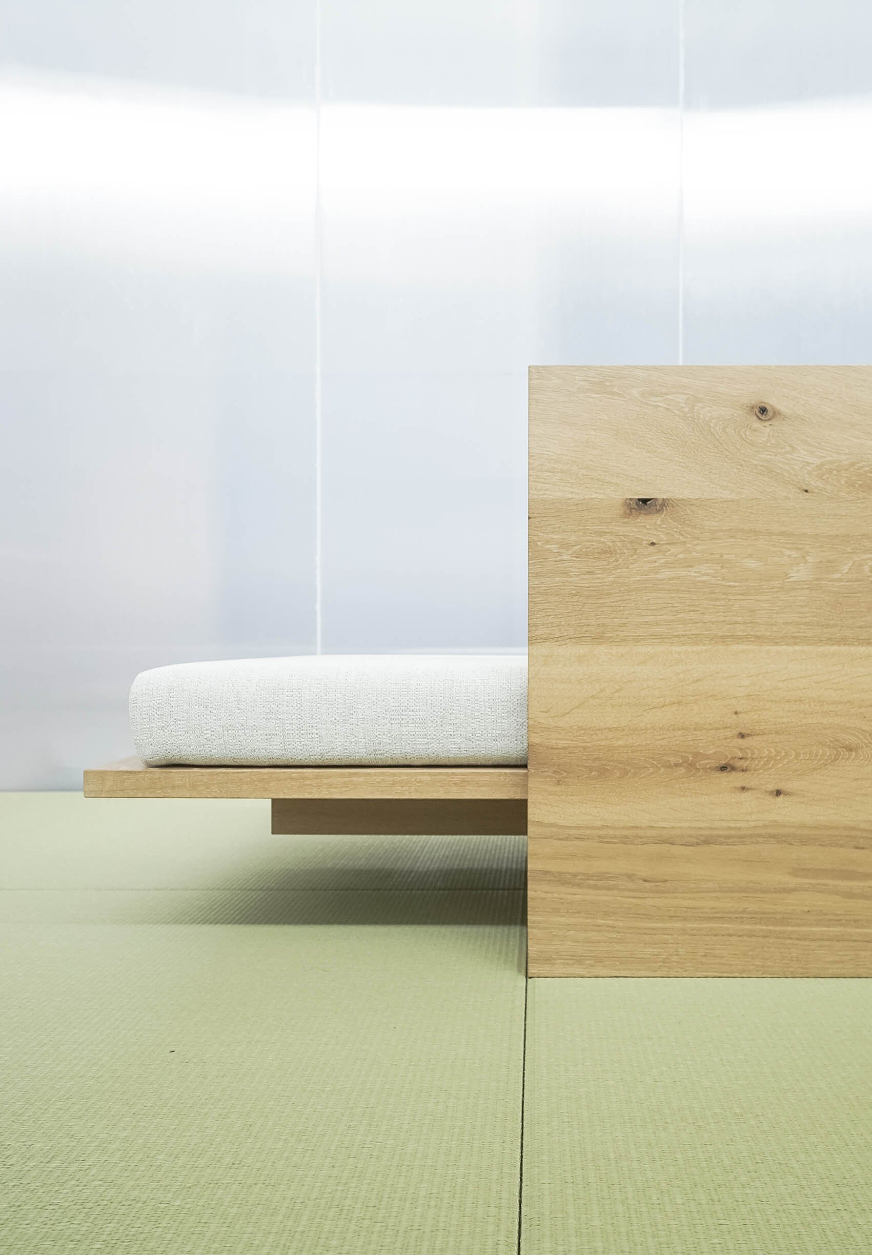  2id Architectsの岡田宰がデザインしたソファ DDD SOFAを背面から見る 