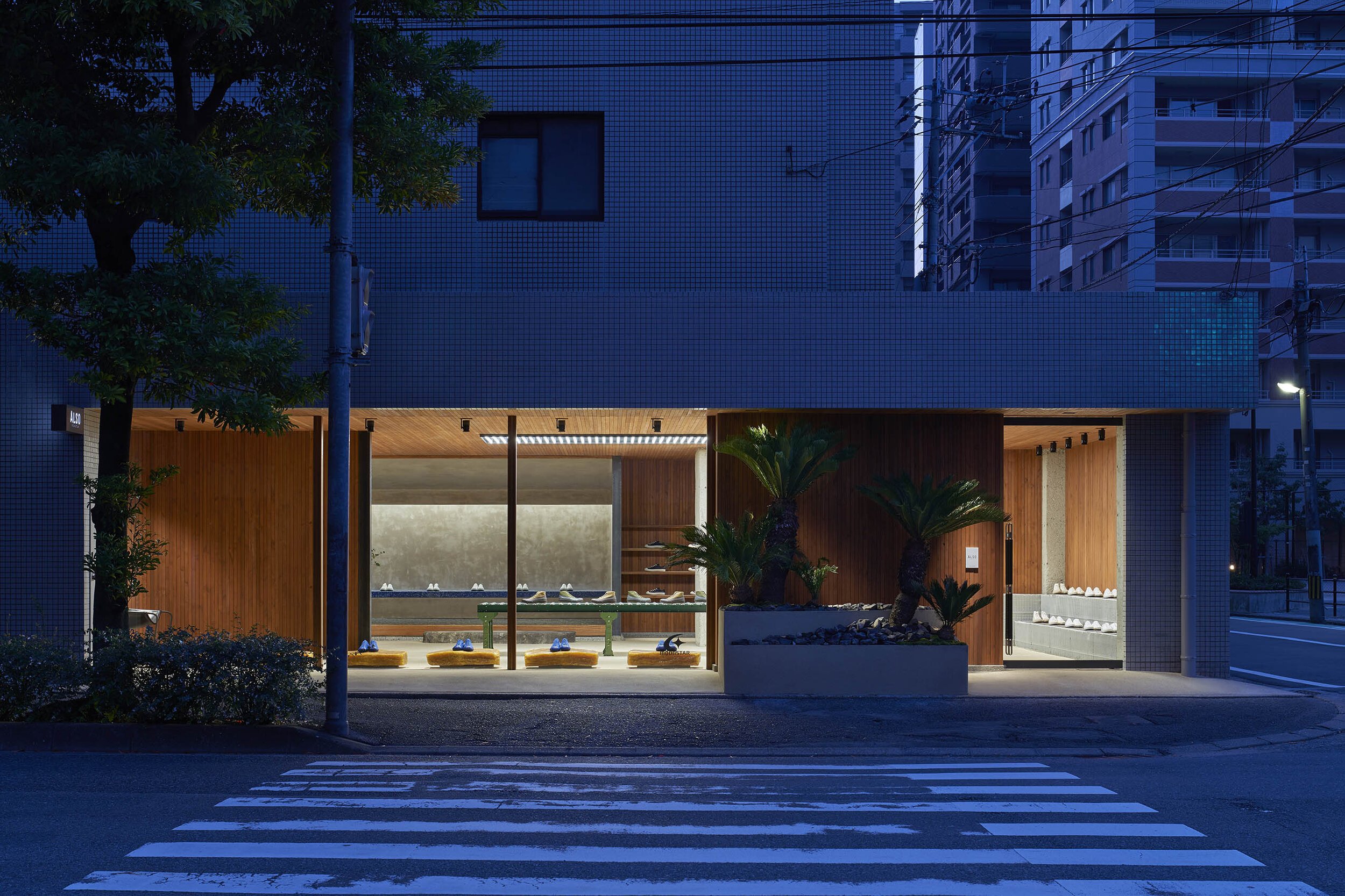  TORU SHIMOKAWA architectsの下川徹がインテリアデザインを手掛けたALSO MOONSTAR（オルソー・ムーンスター ）外観 