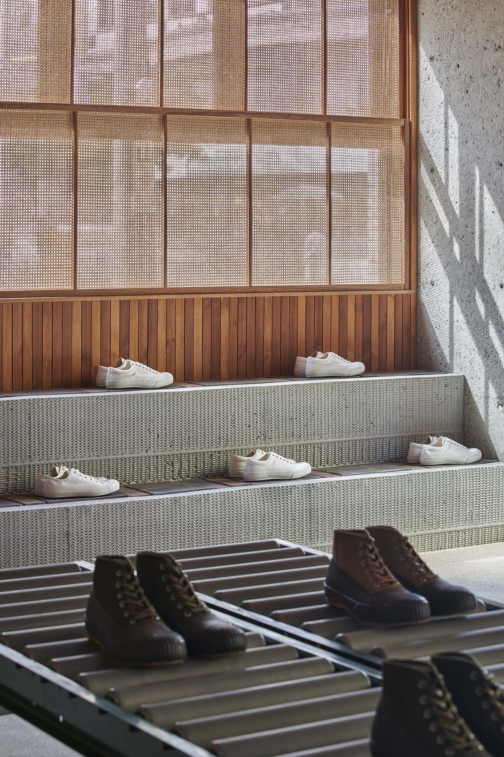  TORU SHIMOKAWA architectsの下川徹がインテリアデザインを手掛けたALSO MOONSTAR（オルソー・ムーンスター ）のディスプレイ 
