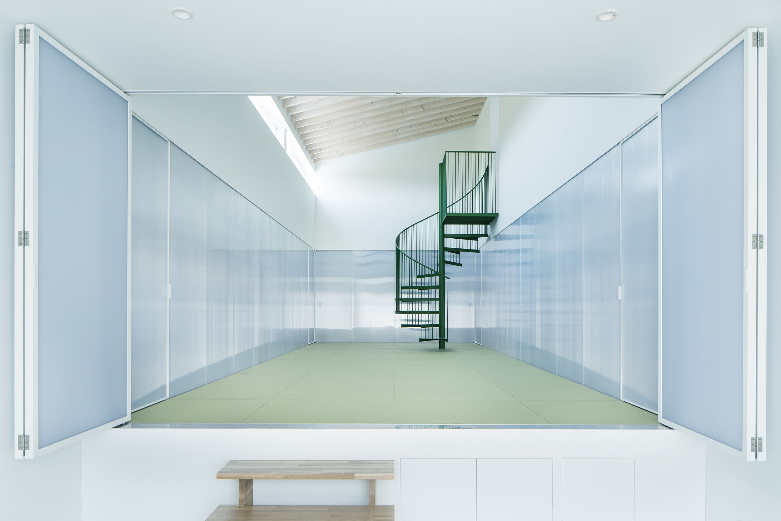  2id Architectsの岡田宰 Tsukasa Okada がデザインした住宅 Dan Dan Dan Houseのインテリア 
