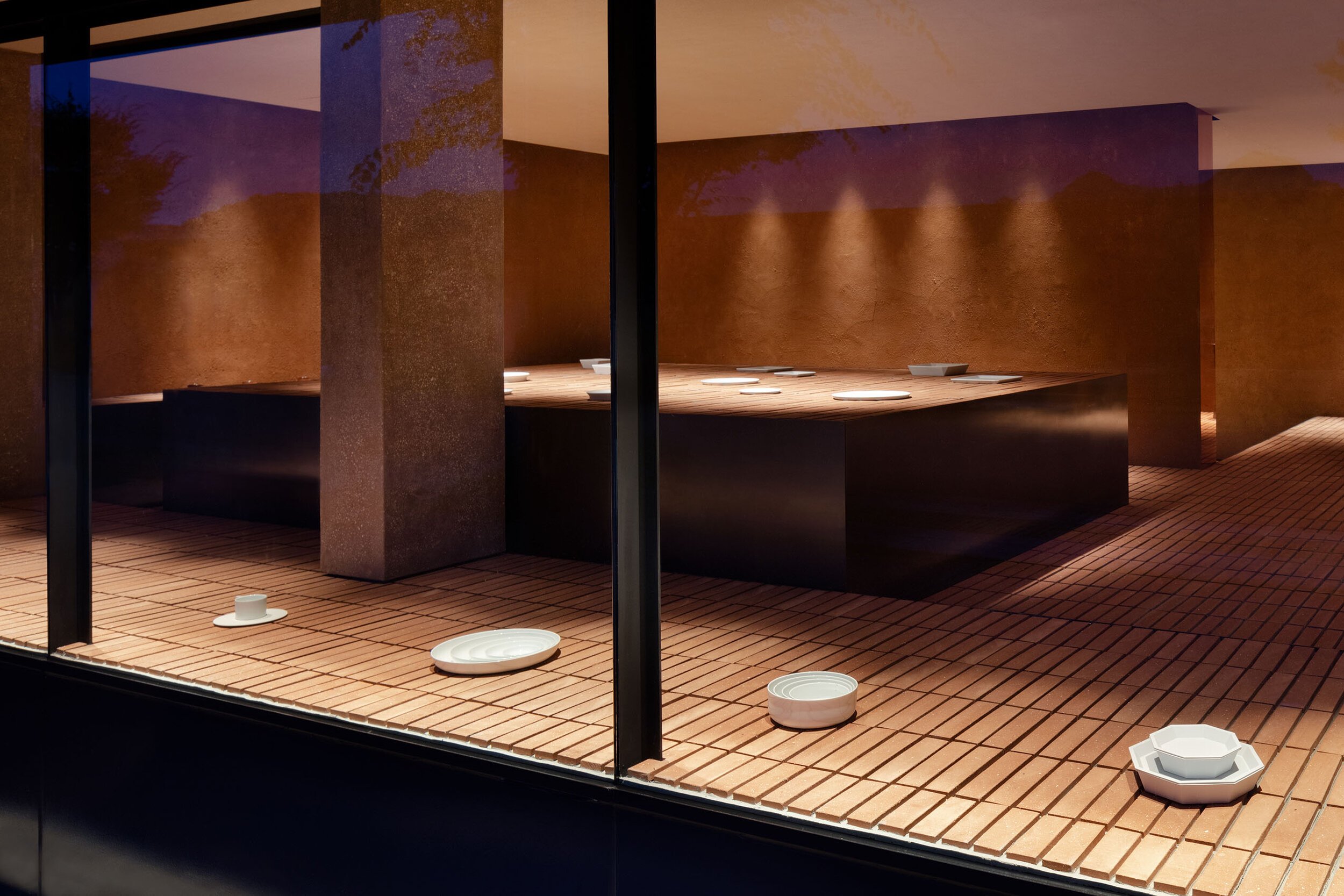  TERUHIRO YANAGIHARA STUDIOの柳原照弘がデザインした1616/arita japan 有田ショールームの外観 