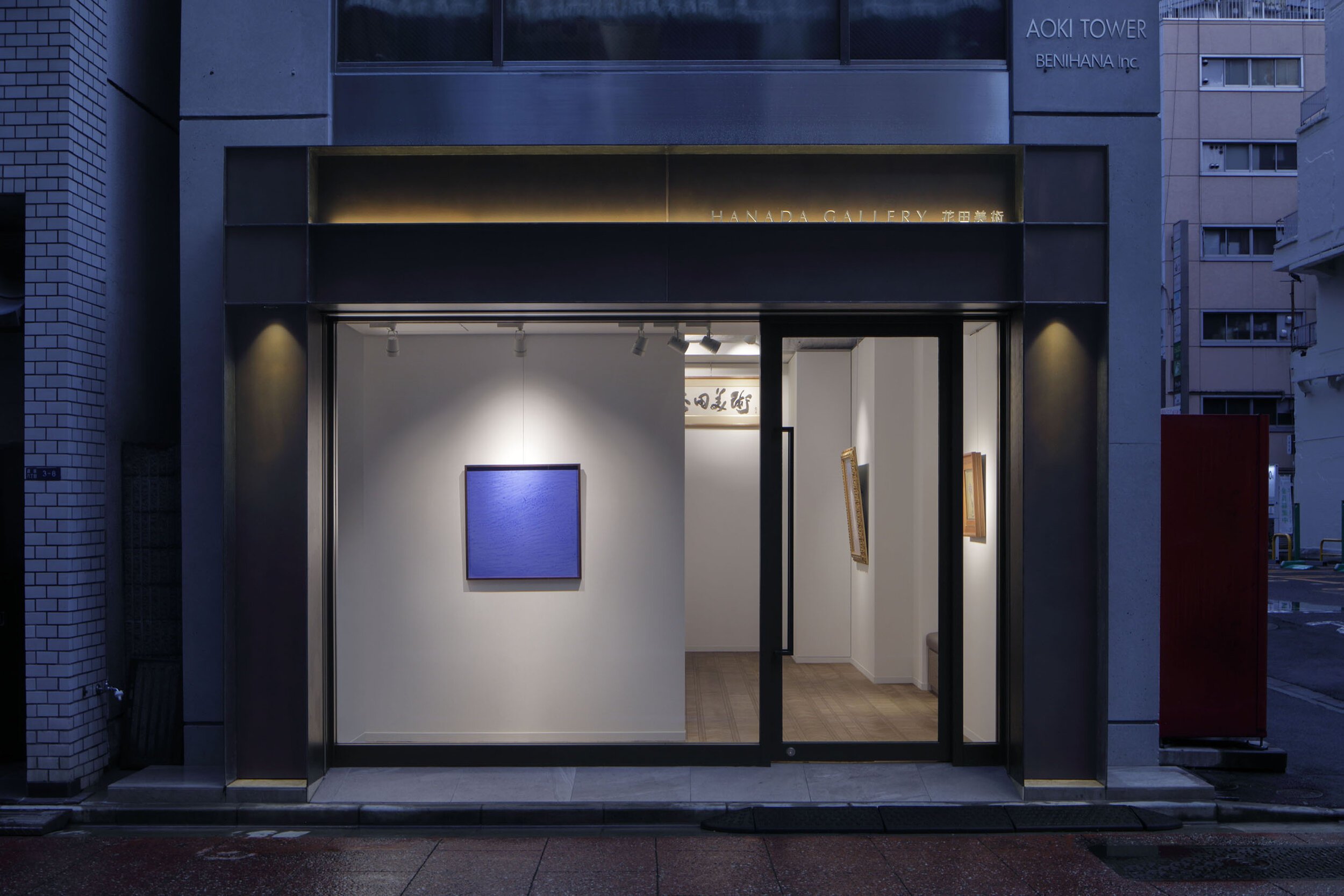  Roito（ロイト）の神田亮平がデザインした花田美術Hanada Galleryのファサード 