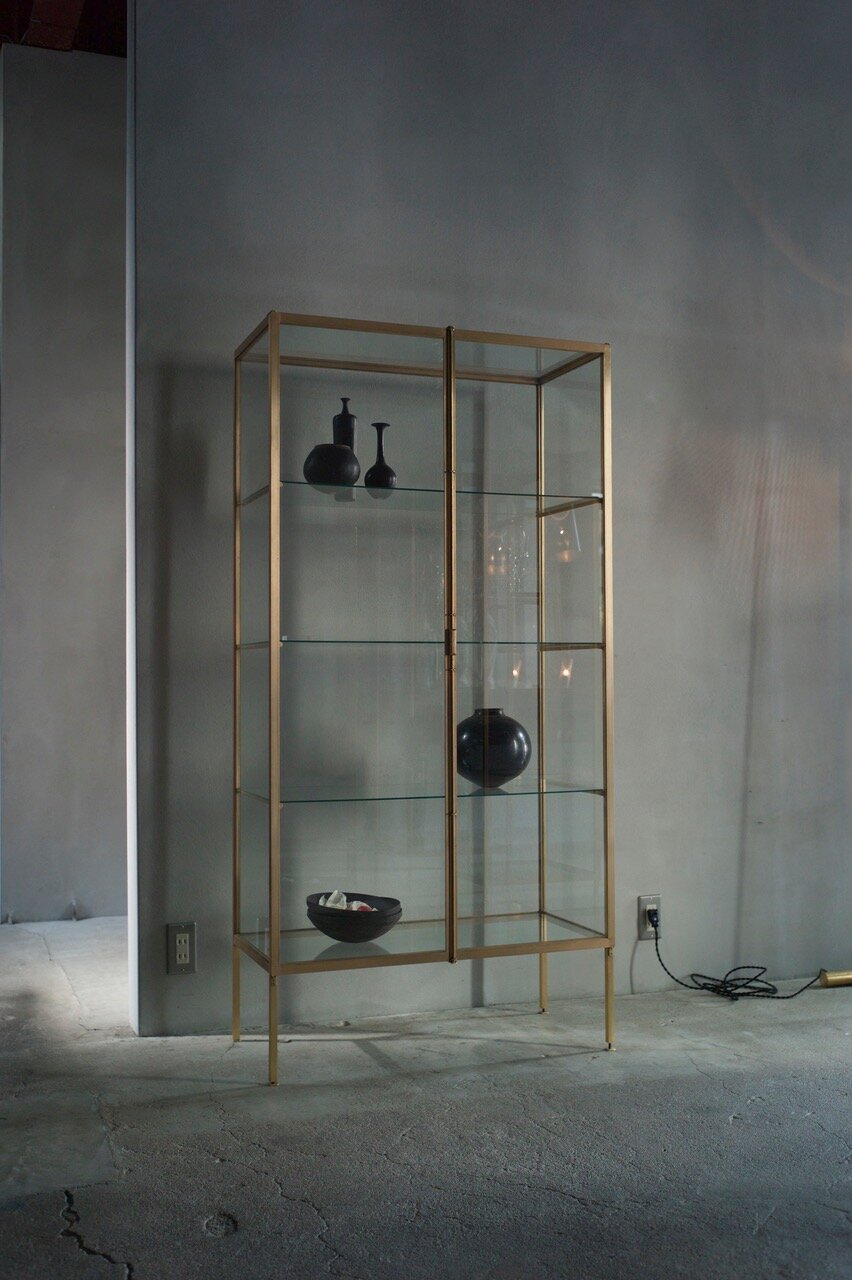  KITA WORKSの木多隆志による真鍮製キャビネット 