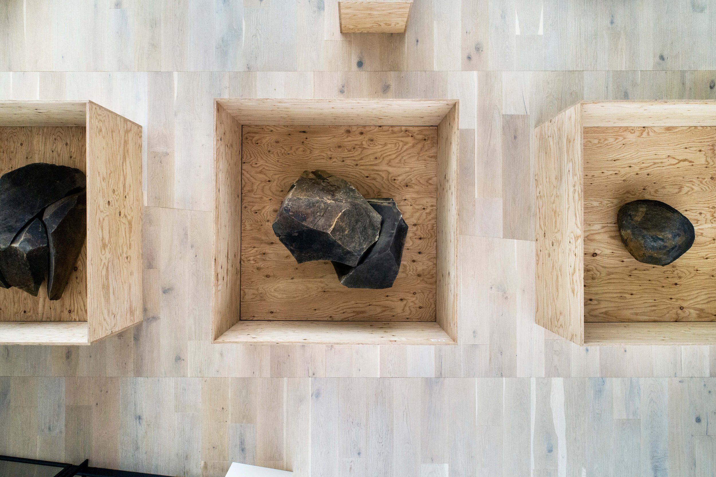  Teruhiro Yanagihara Studioの柳原照弘がデザインしたEARTHSCAPEの木製ボックス 