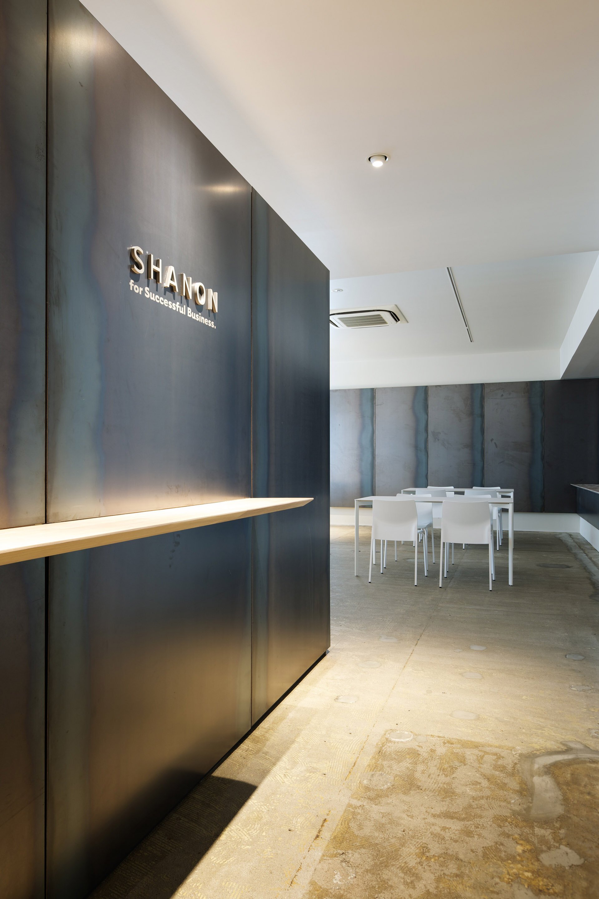 tomoyuki-sakakida-shanon-office-interior-design-tokyo-japan-idreit-01s.jpg
