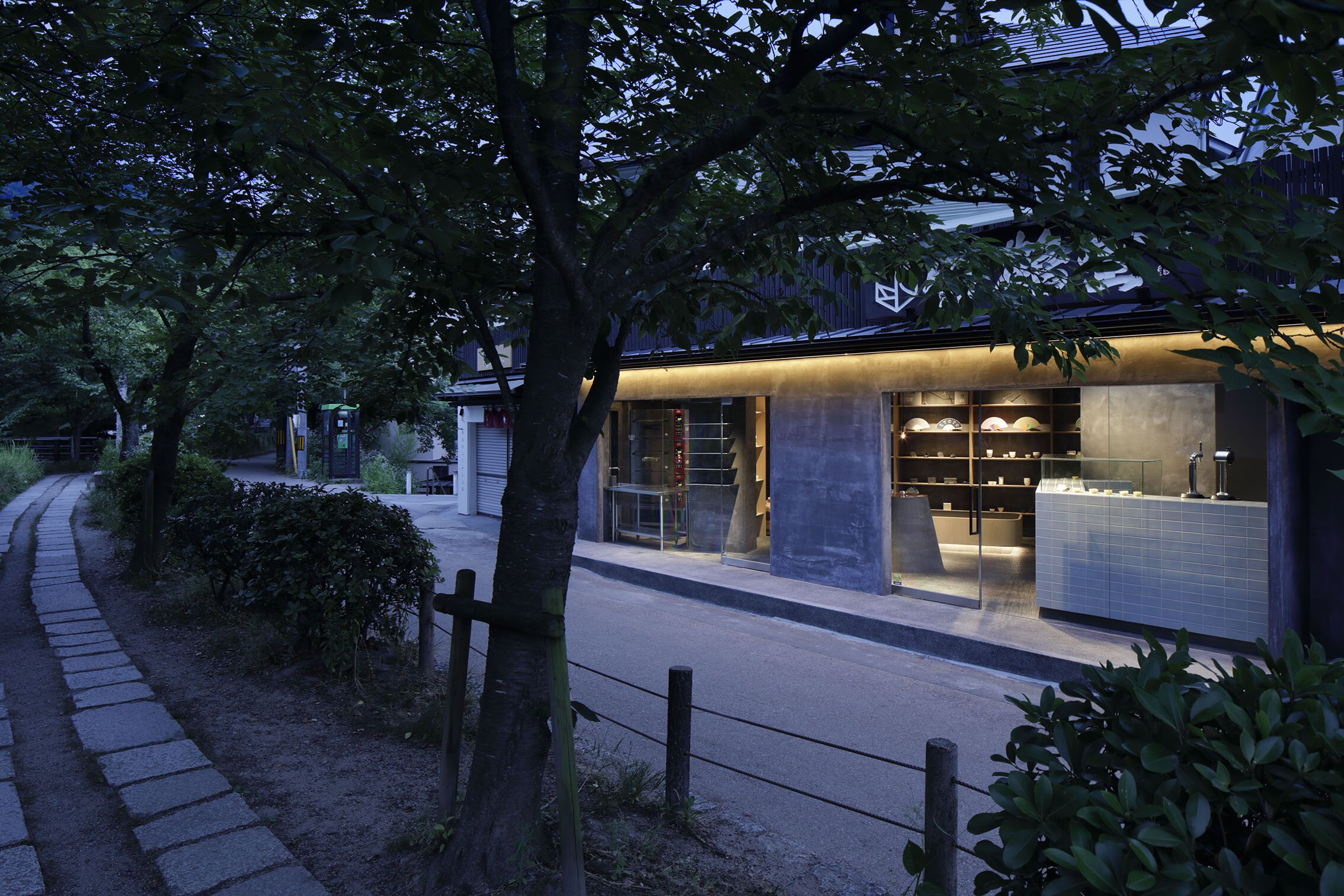 everedge-ginkakudo-kyoto-lifestyle-shop-interior-design-japan-idreit-001--.jpg