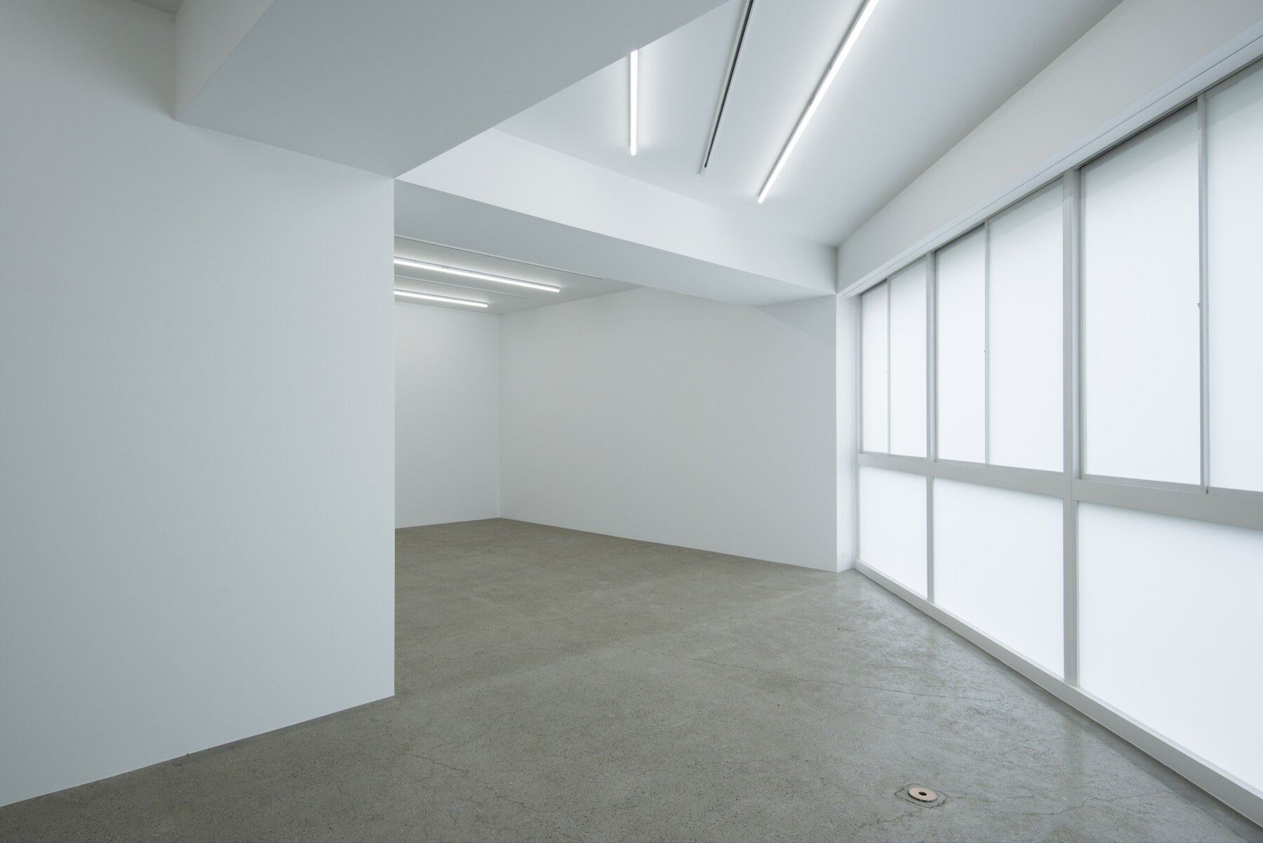 case-real-licht-art-gallery-interior-design-tokyo-japan-idreit-04.jpg