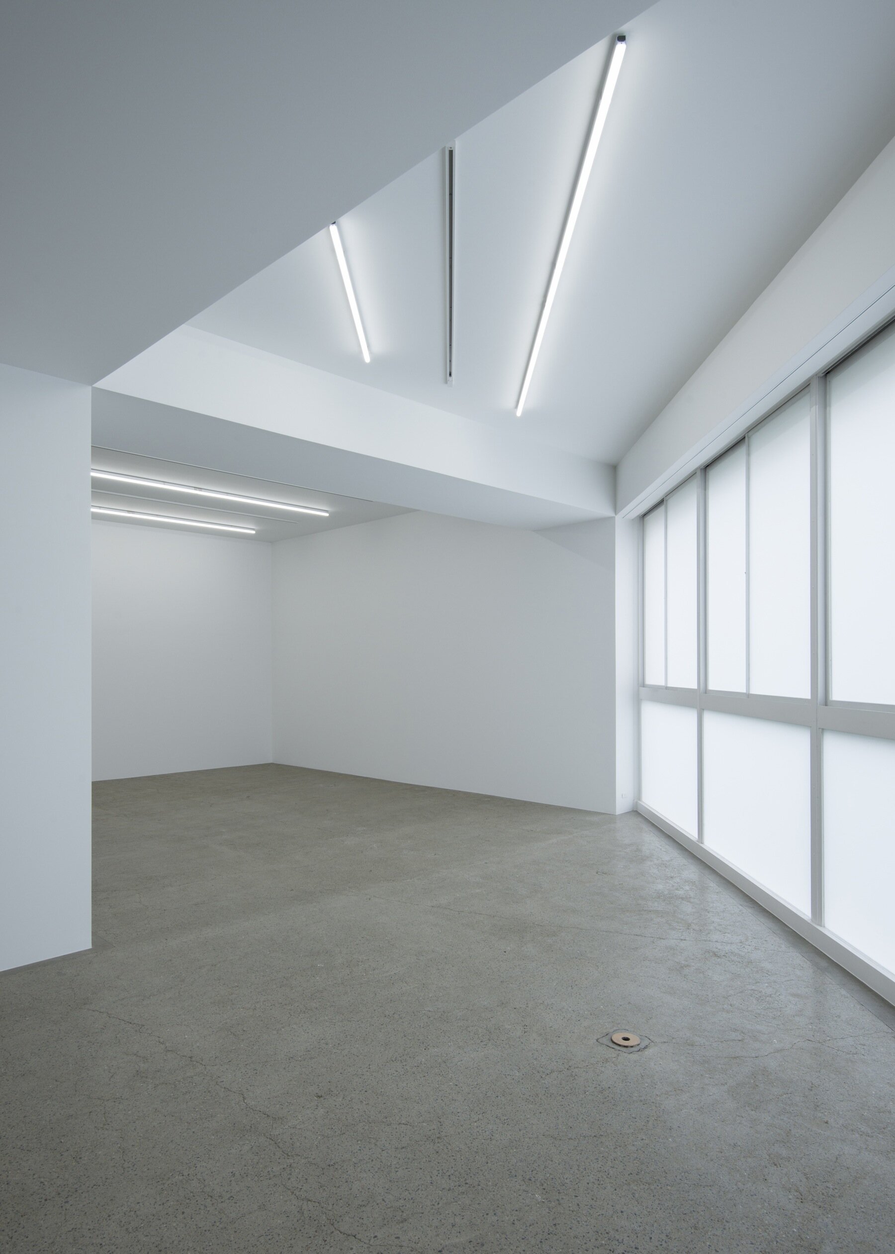 case-real-licht-art-gallery-interior-design-tokyo-japan-idreit-05.jpg