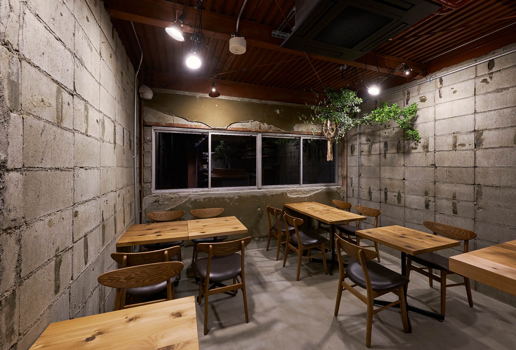 restaurant floor of wine bar fujimaru designed by naoya matsumoto design