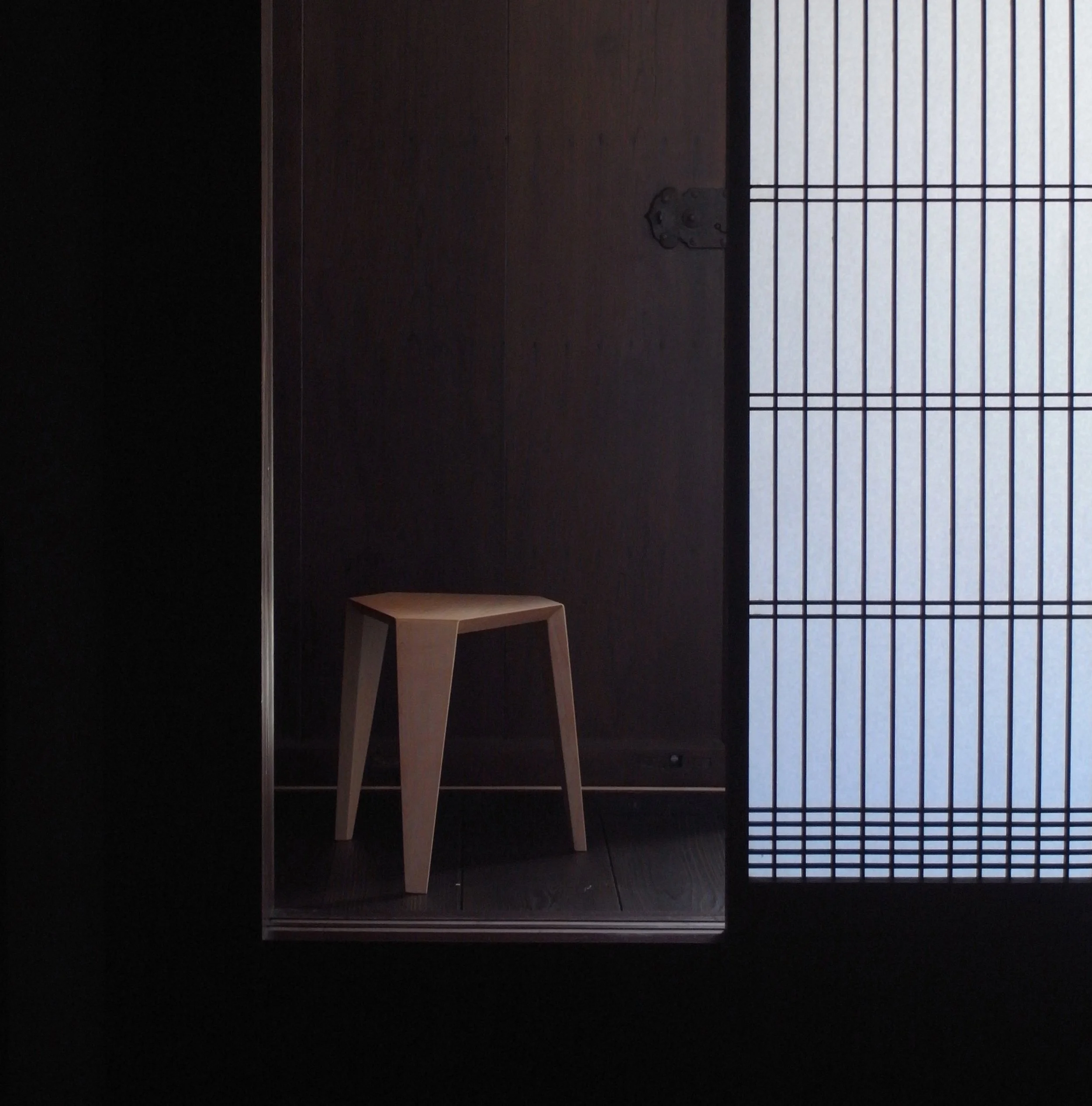 koizumi-studio-ori-stool-interior-design-magazine-idreit-16615-1.jpg