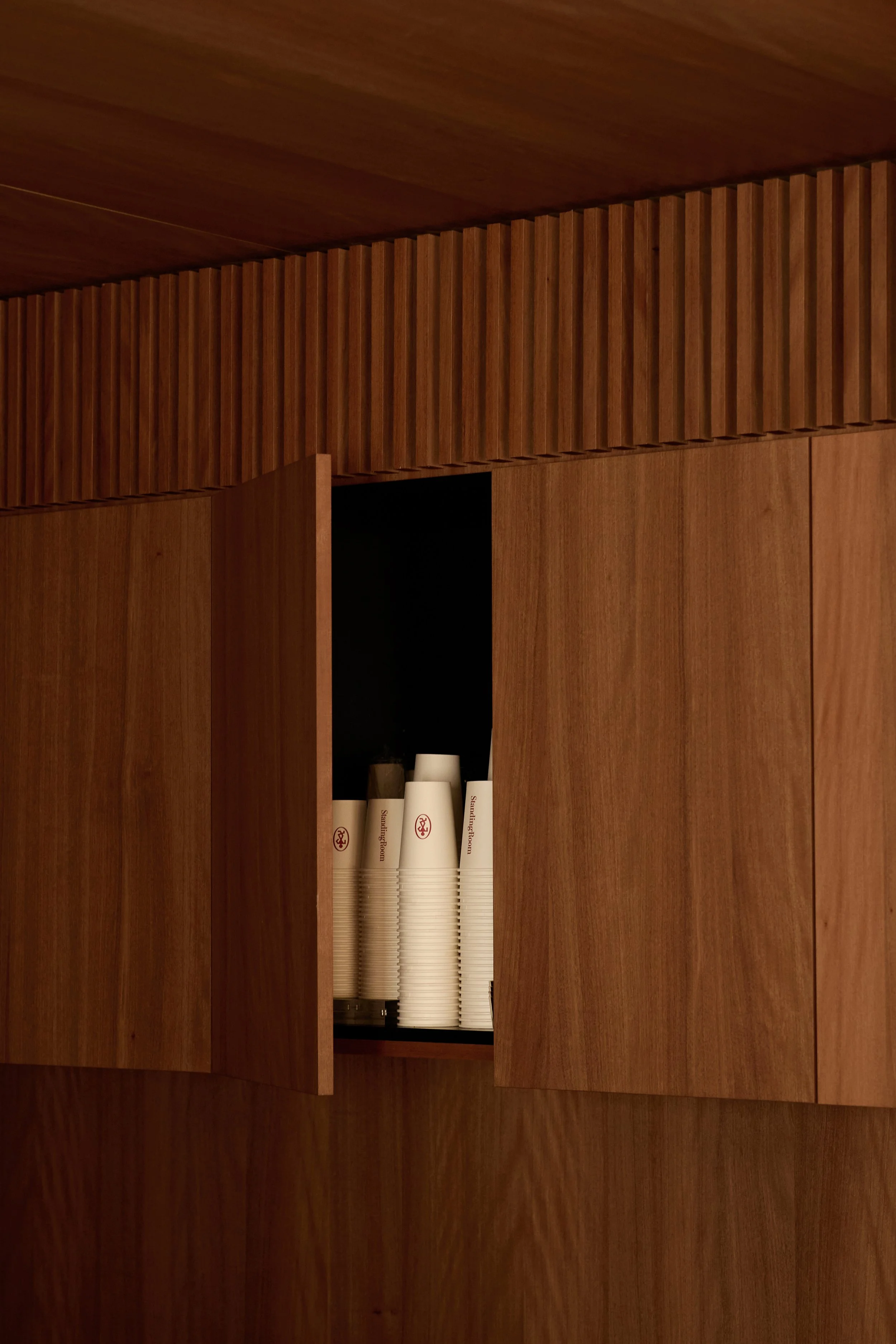 dion-hall-standingroom-carlton-10954-interior-design-magazine-idreit_TraianosPakioufakis.jpg