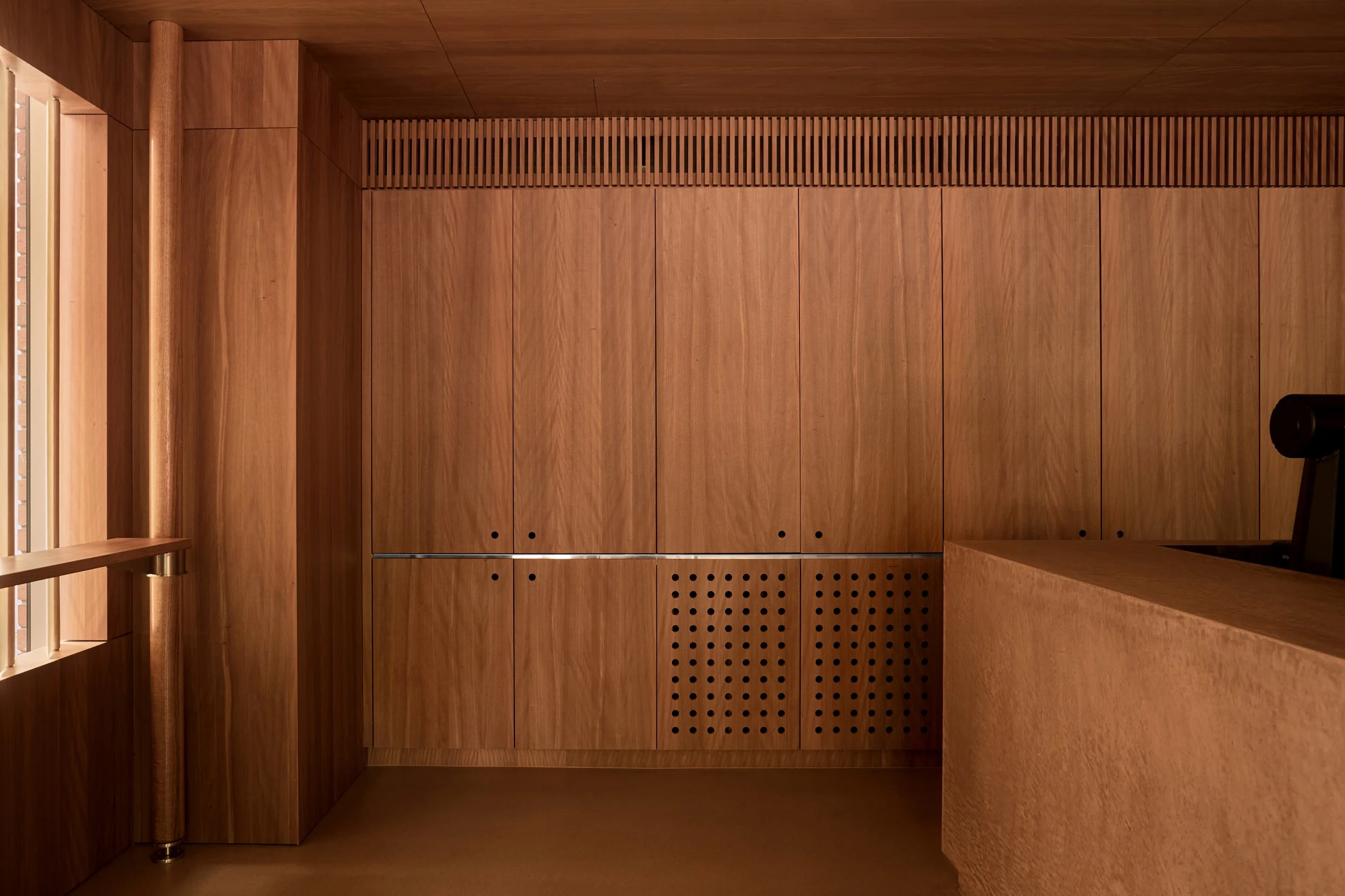 dion-hall-standingroom-carlton-10751-interior-design-magazine-idreit_TraianosPakioufakis.jpg