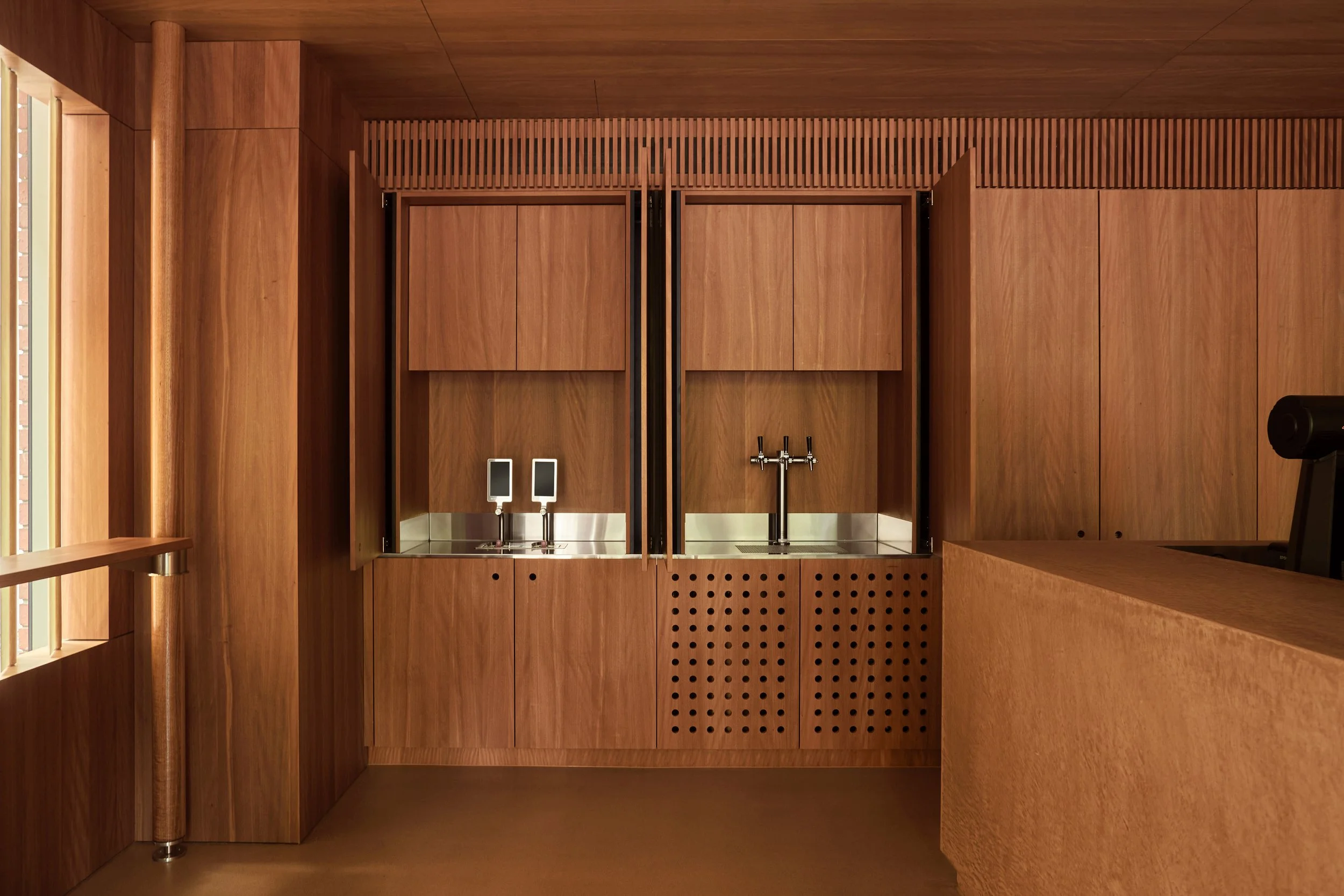 dion-hall-standingroom-carlton-10749-interior-design-magazine-idreit_TraianosPakioufakis.jpg